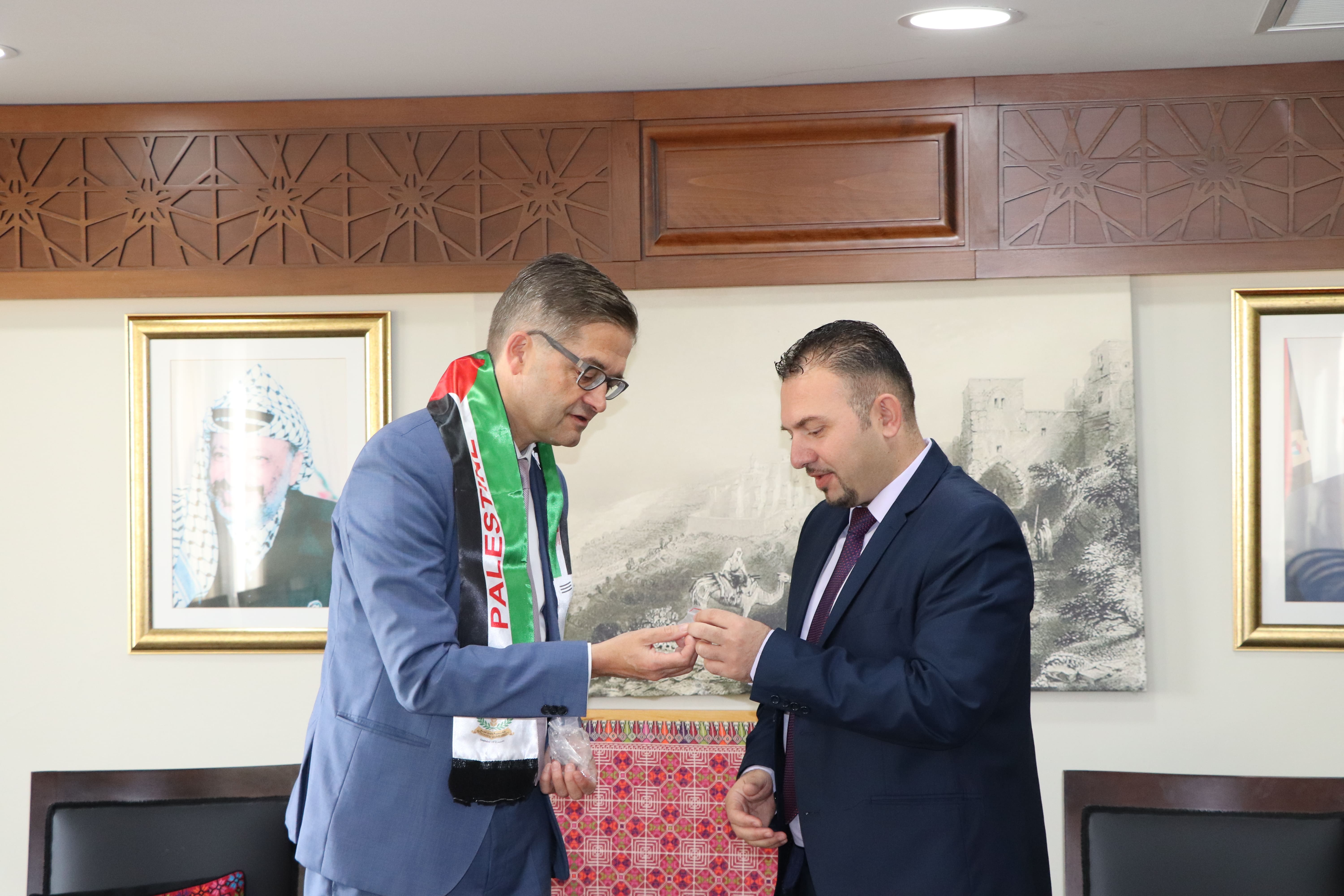 استجابة لرسالة بلدية بيت لحم للبعثات الدبلوماسية حول السياحة في بيت لحم:  نائب رئيس بلدية بيت لحم يستقبل رئيس بعثة جمهورية ألمانيا الإتحادية في رام الله