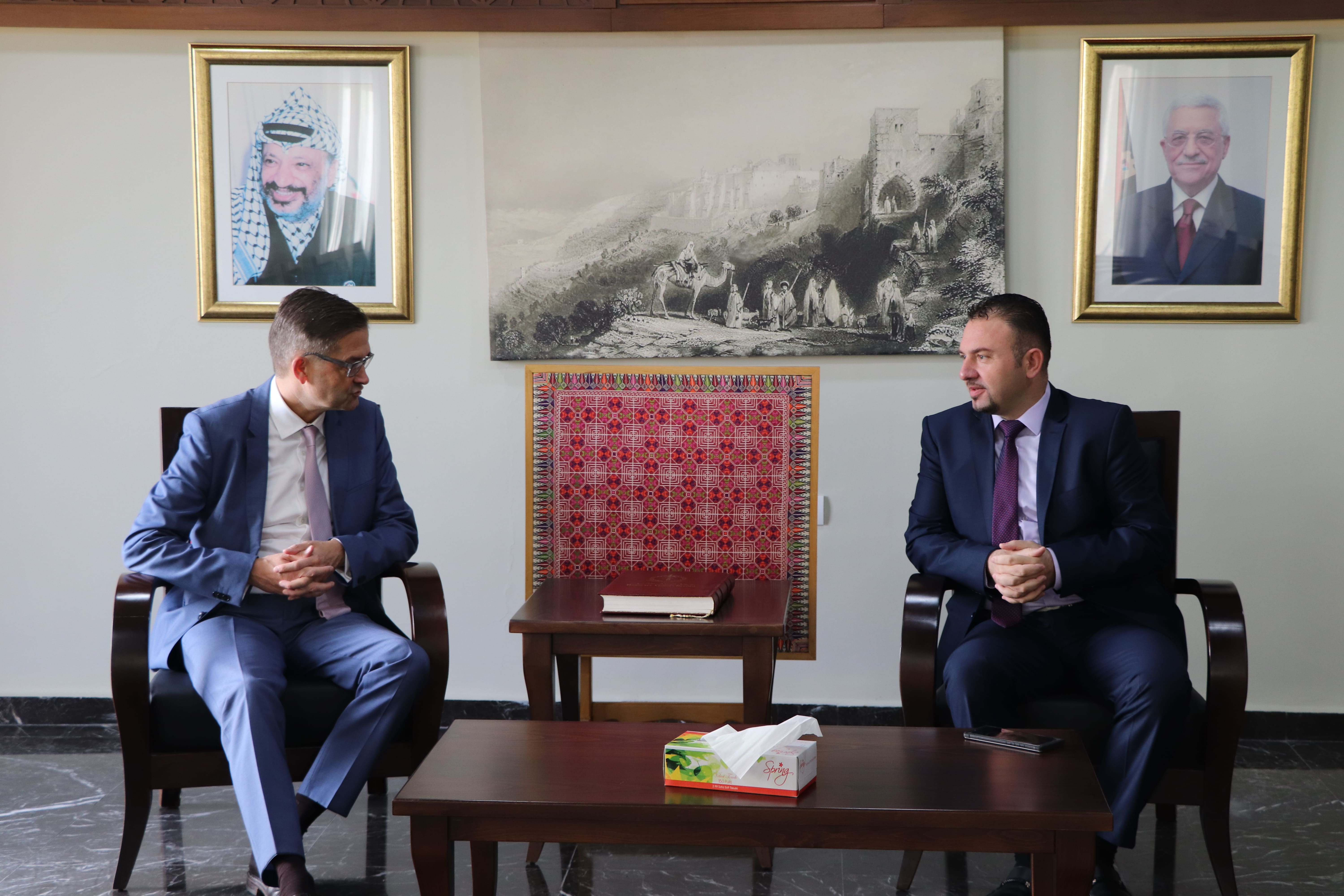 استجابة لرسالة بلدية بيت لحم للبعثات الدبلوماسية حول السياحة في بيت لحم:  نائب رئيس بلدية بيت لحم يستقبل رئيس بعثة جمهورية ألمانيا الإتحادية في رام الله