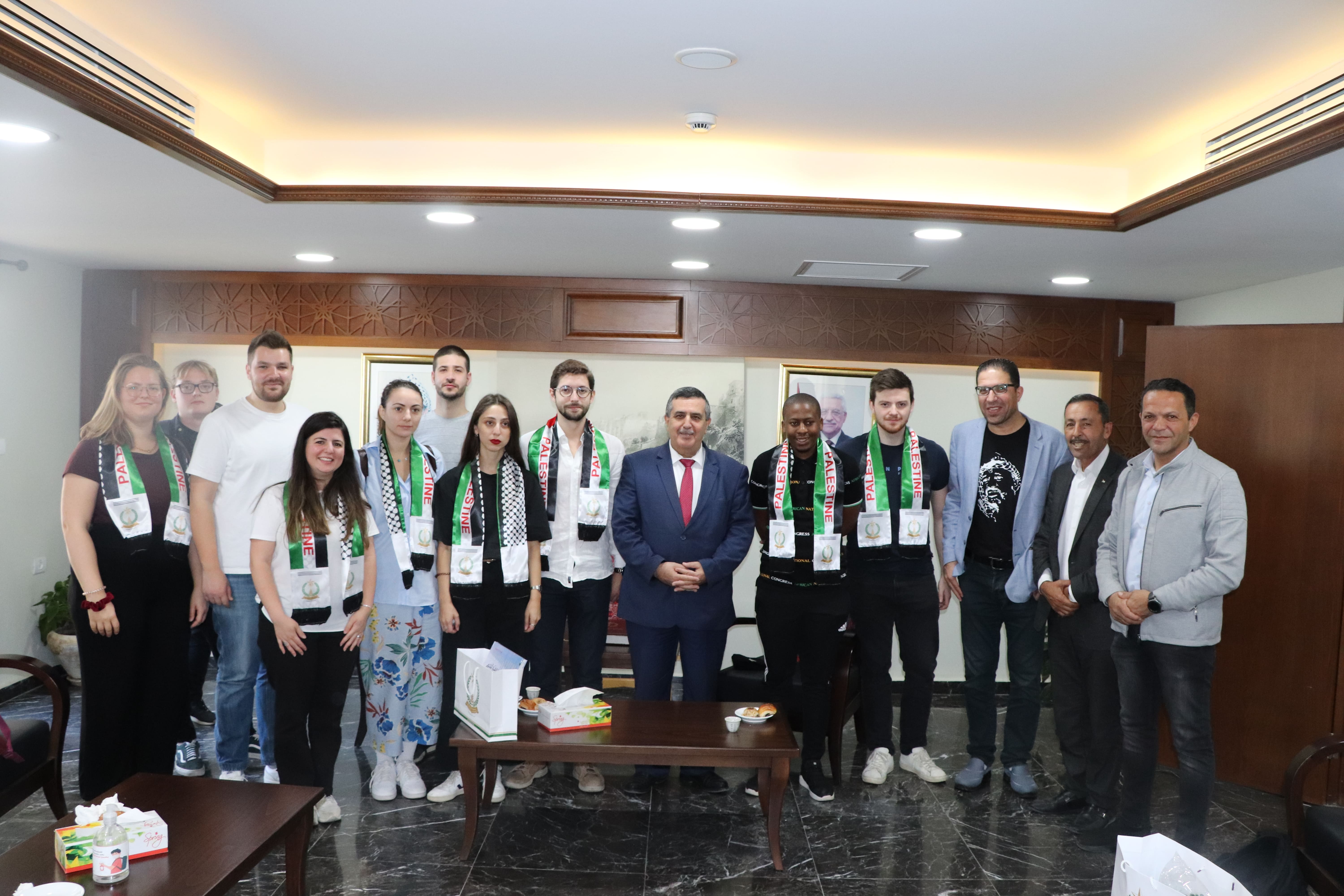 سلمان يستقبل وفد من الاشتراكية الدولية ممثلة بالأمين العام السيد برونو جونسالفيس 