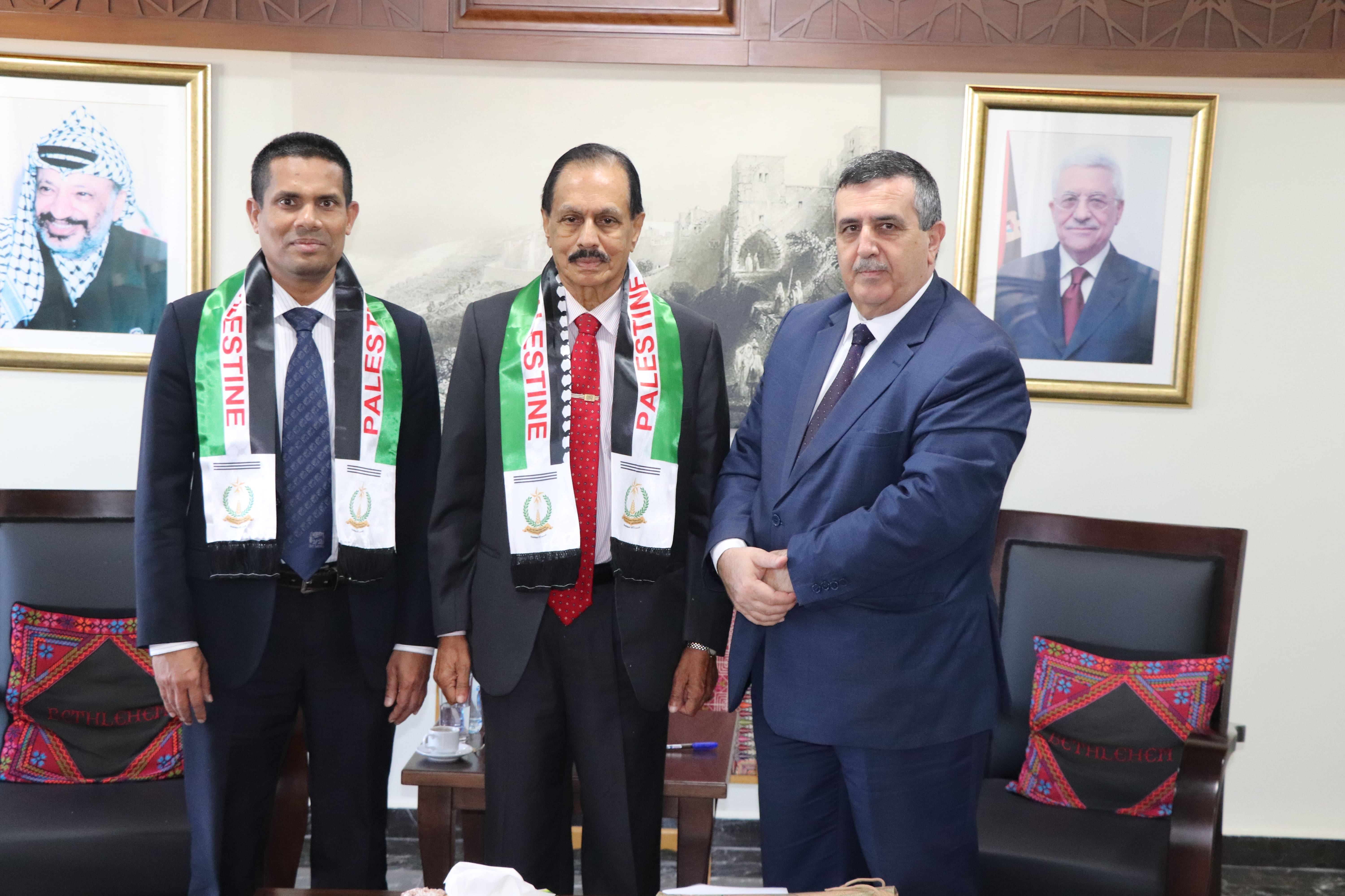 سلمان يستقبل ممثل سريلانكا في دار البلدية