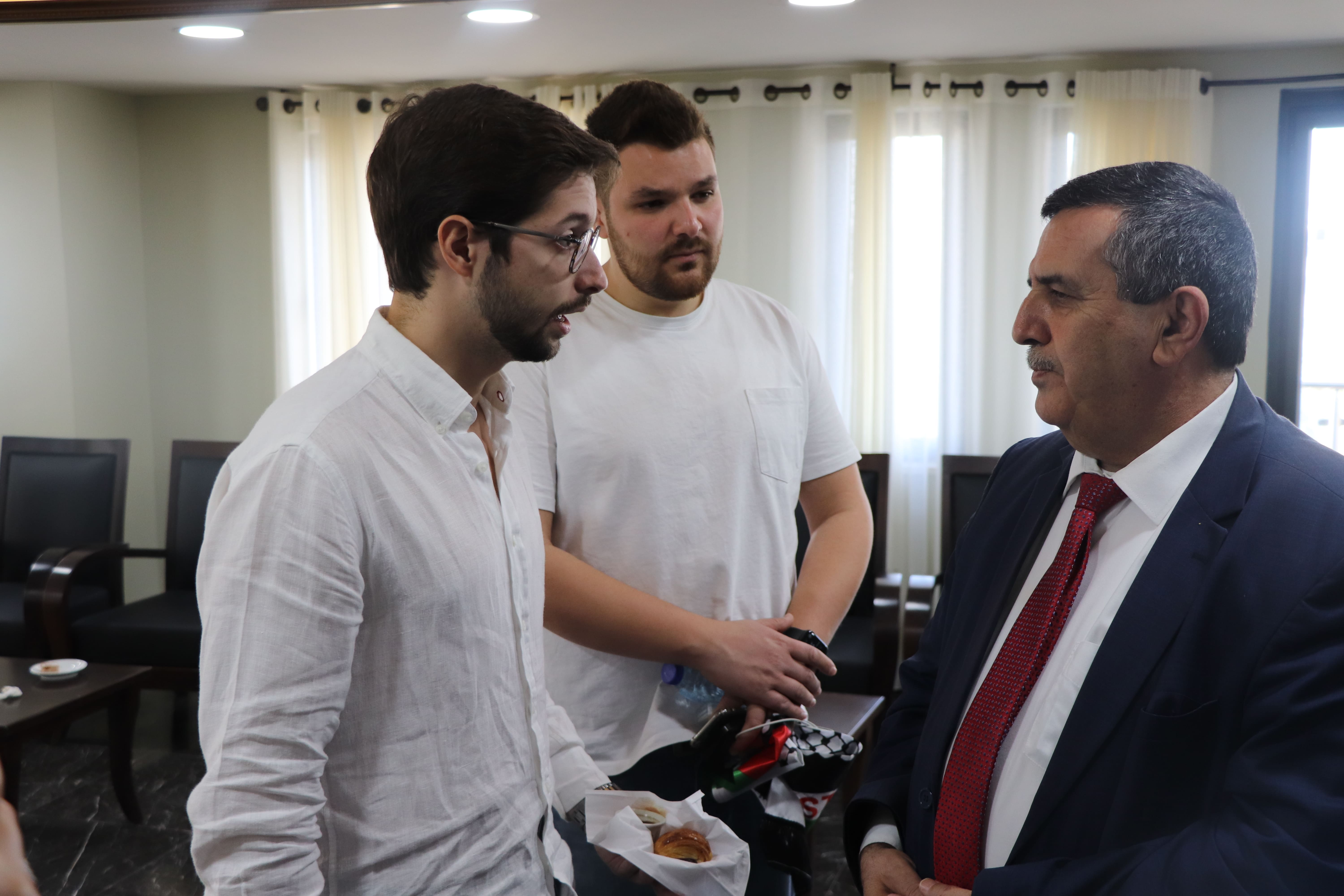 سلمان يستقبل وفد من الاشتراكية الدولية ممثلة بالأمين العام السيد برونو جونسالفيس 