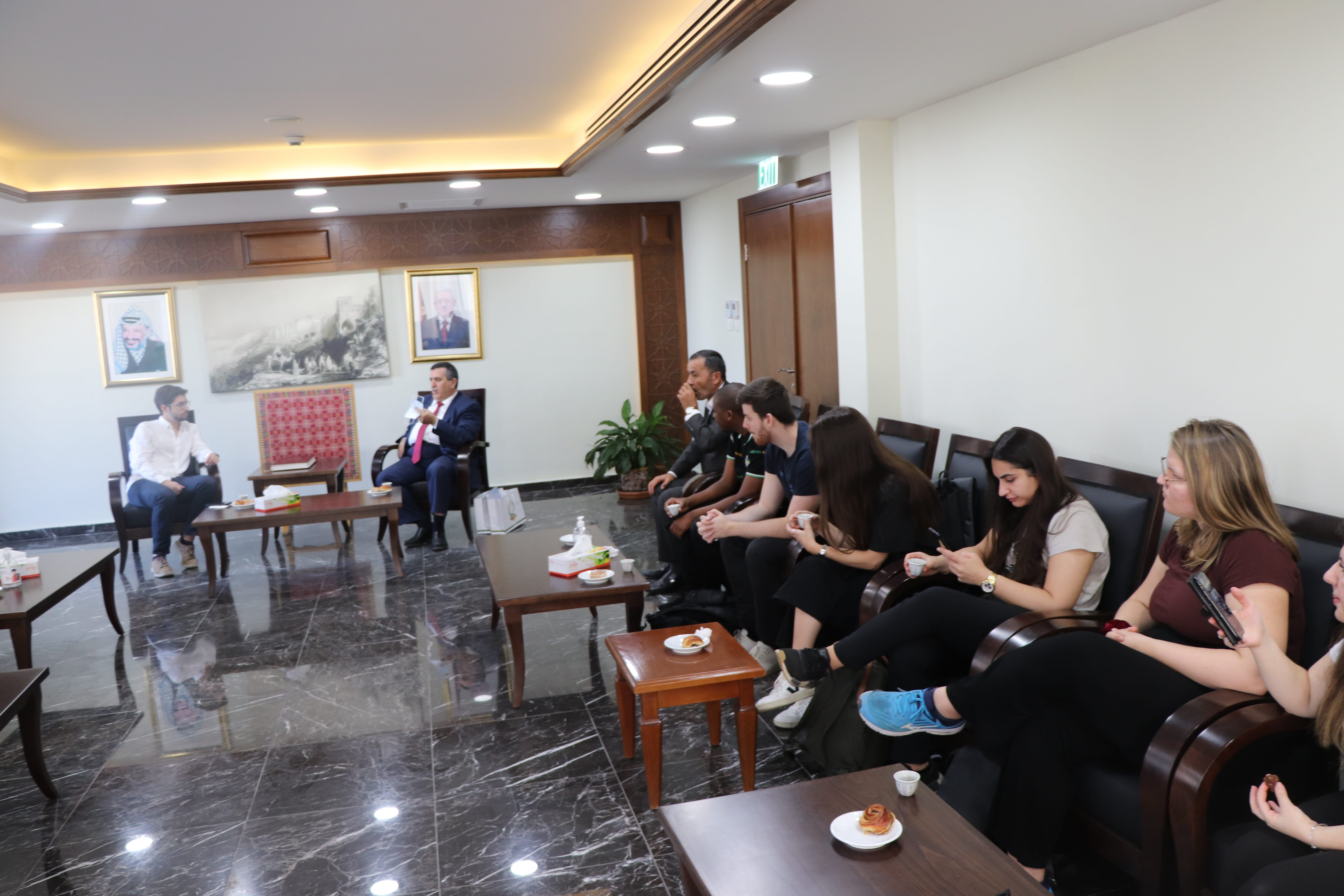 سلمان يستقبل وفد من الاشتراكية الدولية ممثلة بالأمين العام السيد برونو جونسالفيس 