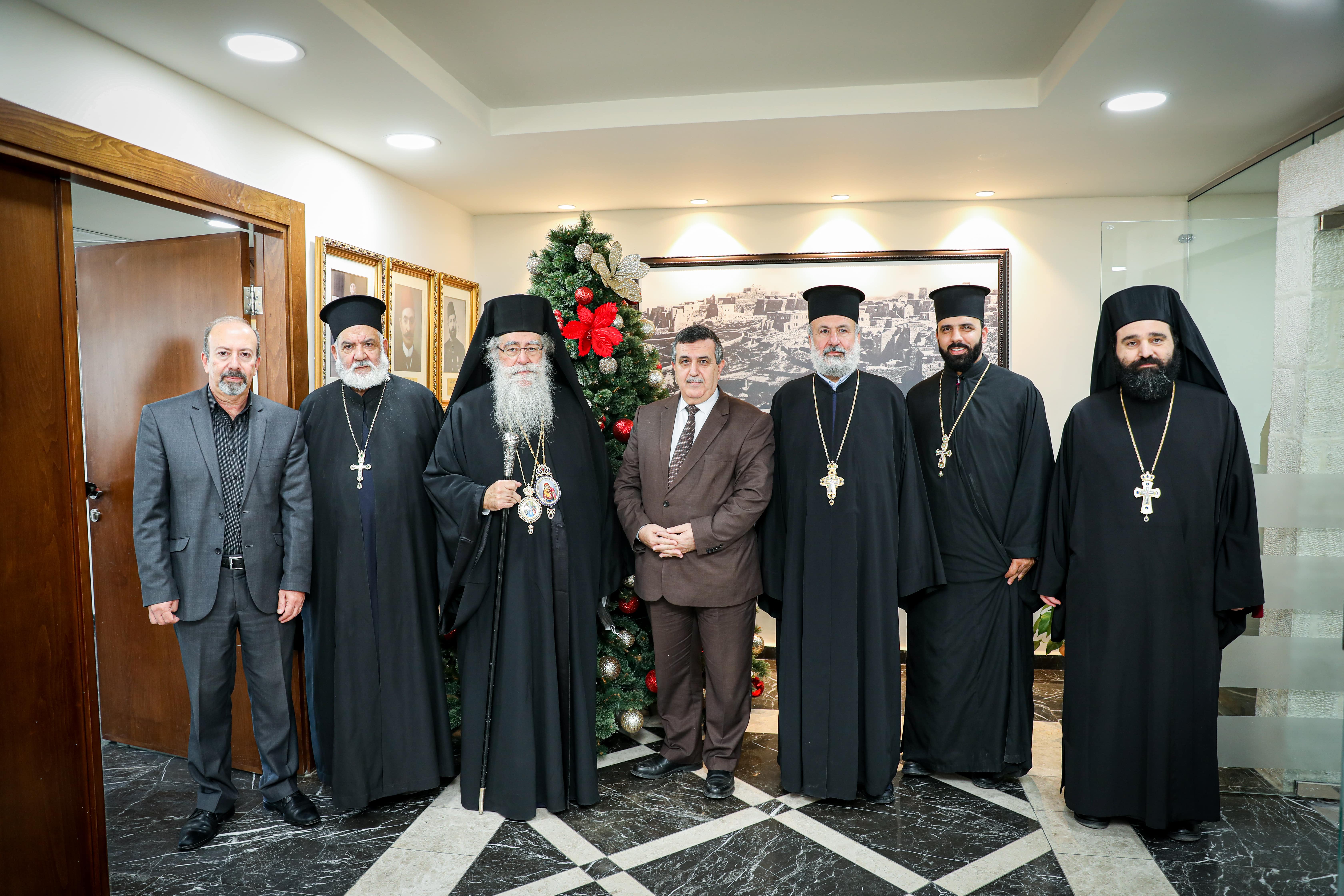 في زيارته الأولى خارج كنيسة المهد: رئيس بلدية بيت لحم يستقبل الوكيل البطريركي الجديد للروم الأرثوذكس في دار البلدية 