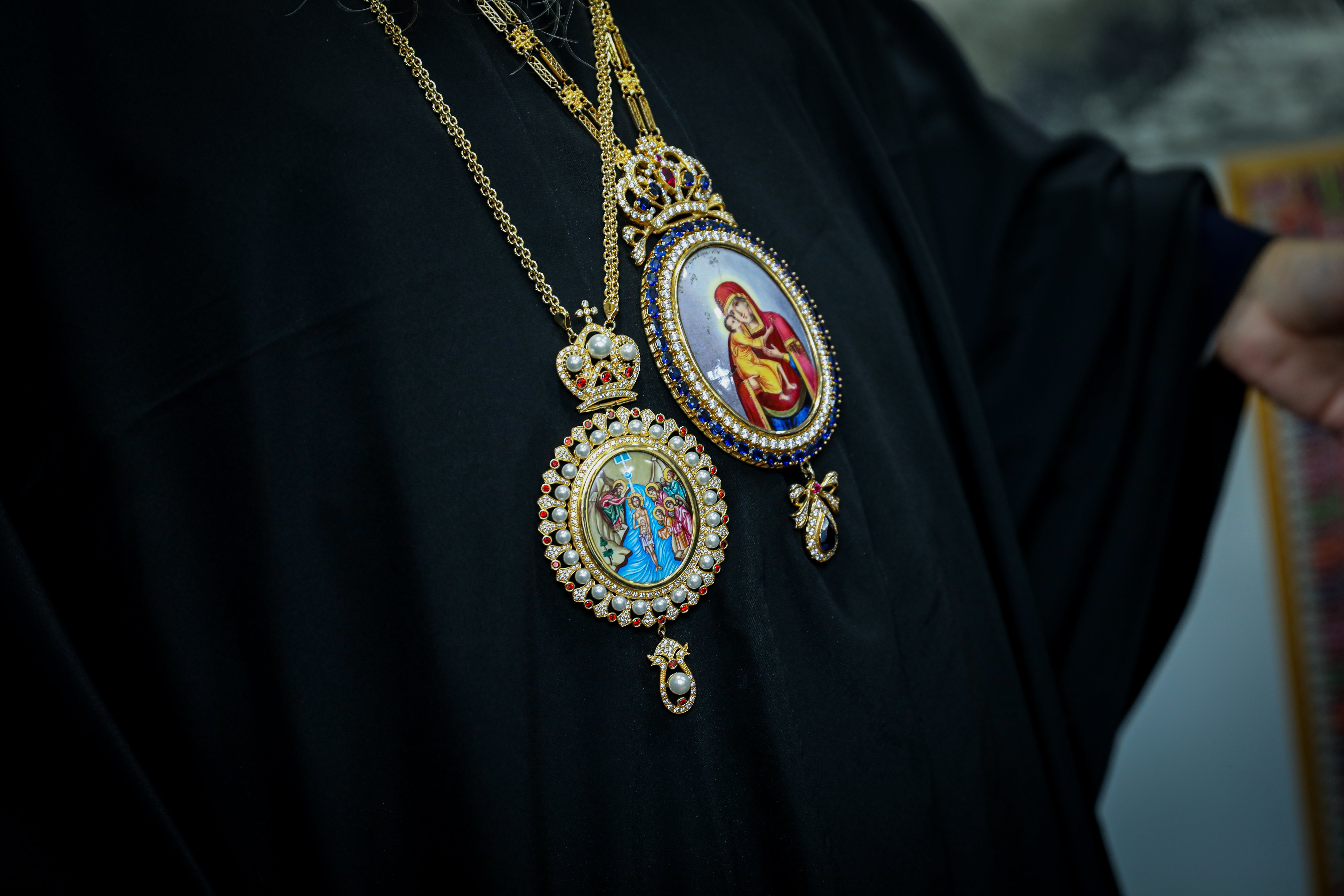 في زيارته الأولى خارج كنيسة المهد: رئيس بلدية بيت لحم يستقبل الوكيل البطريركي الجديد للروم الأرثوذكس في دار البلدية 