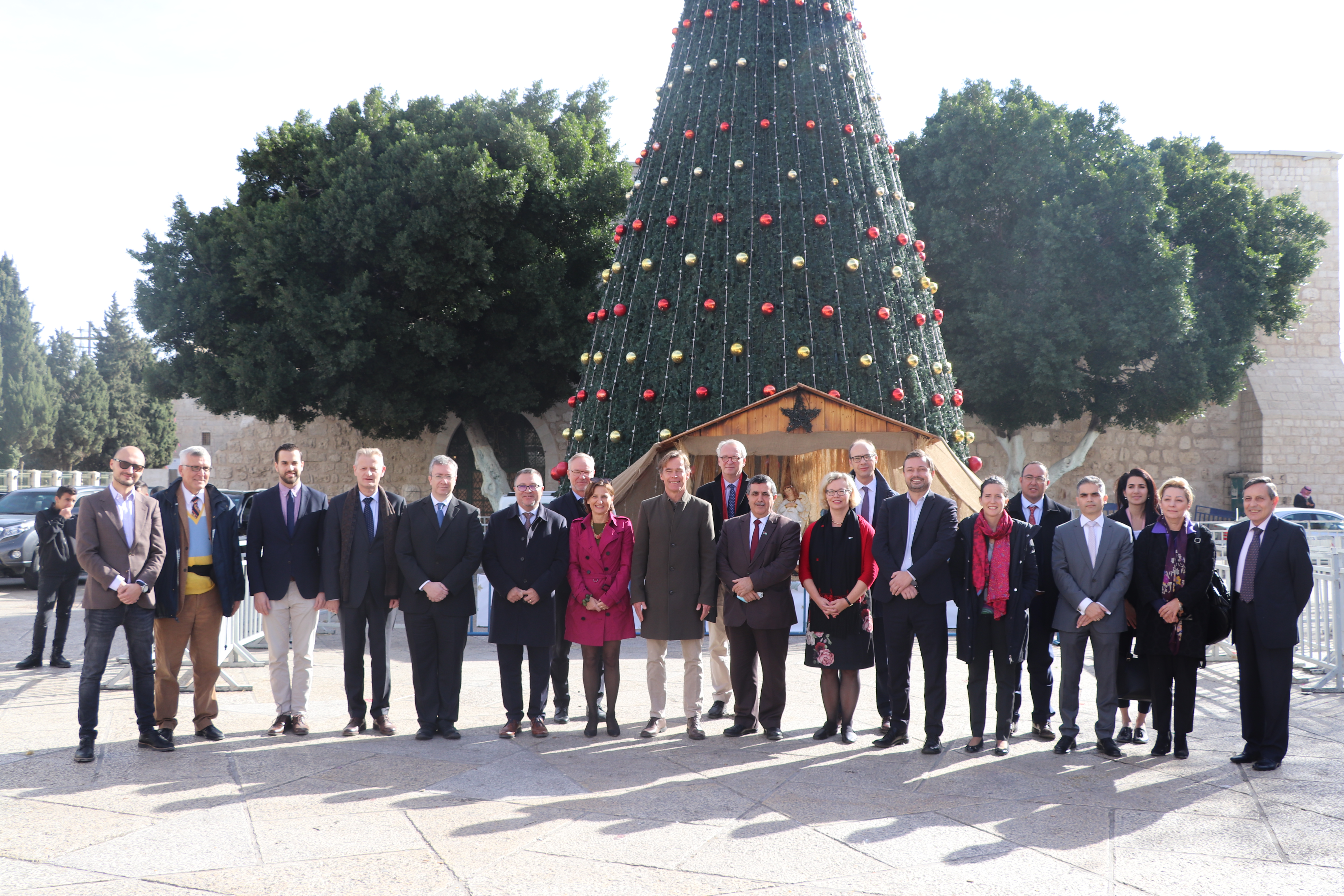 سلمان يلتقي مع ممثل الاتحاد الأوروبي في فلسطين وعدد من القناصل العامين وممثلي الدول الأعضاء في الاتحاد الأوروبي المعتمدين لدى دولة فلسطين