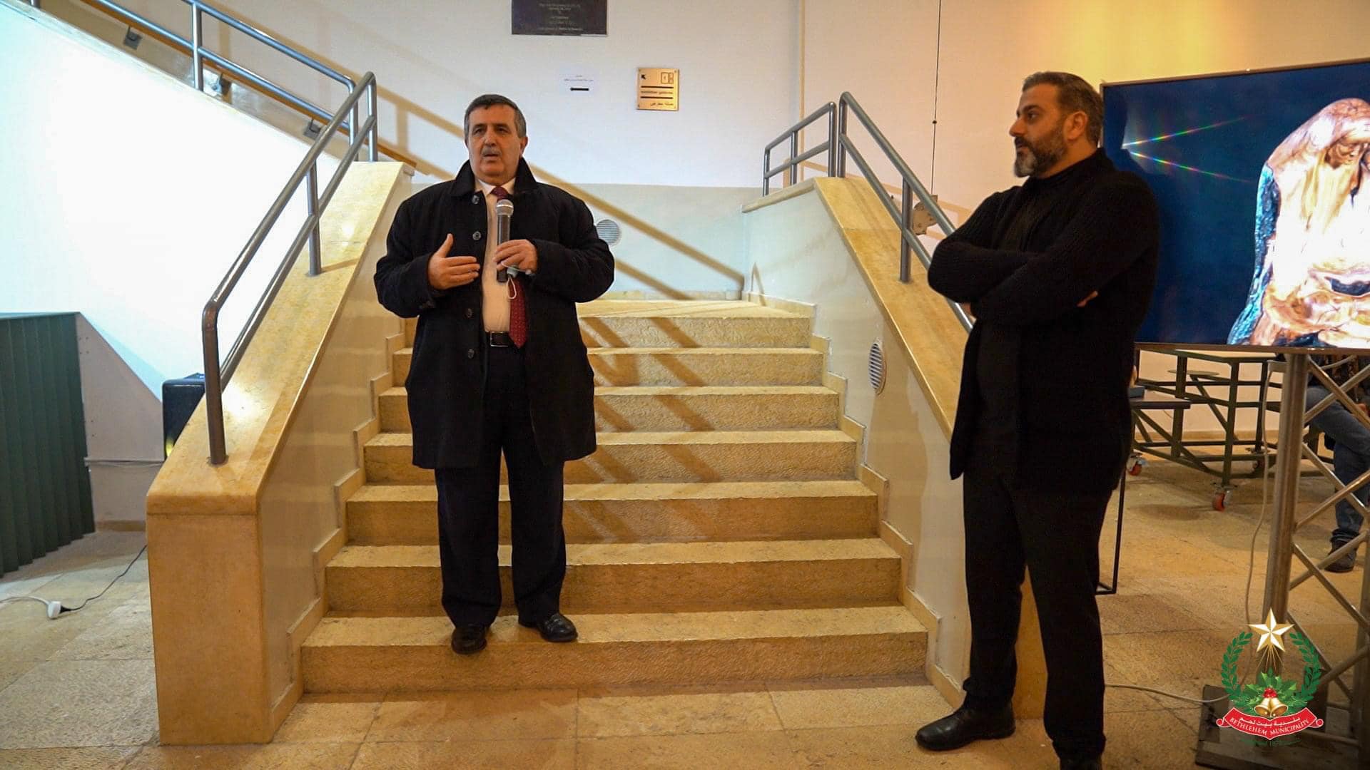 بلدية بيت لحم تفتتح معرض "كنعان ... ابن الانسان" للفنان طارق سلسع في مركز السلام