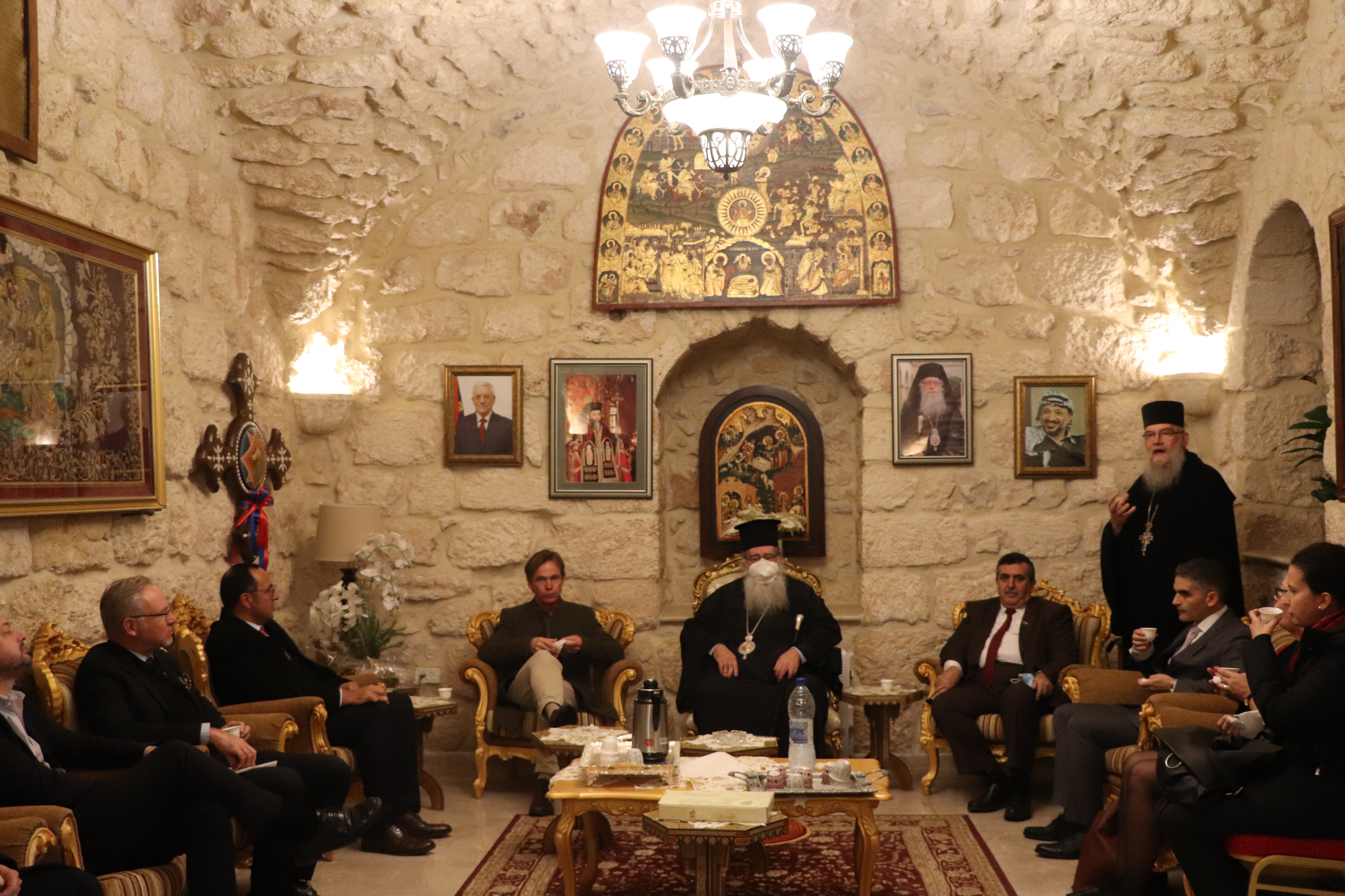 سلمان يلتقي مع ممثل الاتحاد الأوروبي في فلسطين وعدد من القناصل العامين وممثلي الدول الأعضاء في الاتحاد الأوروبي المعتمدين لدى دولة فلسطين