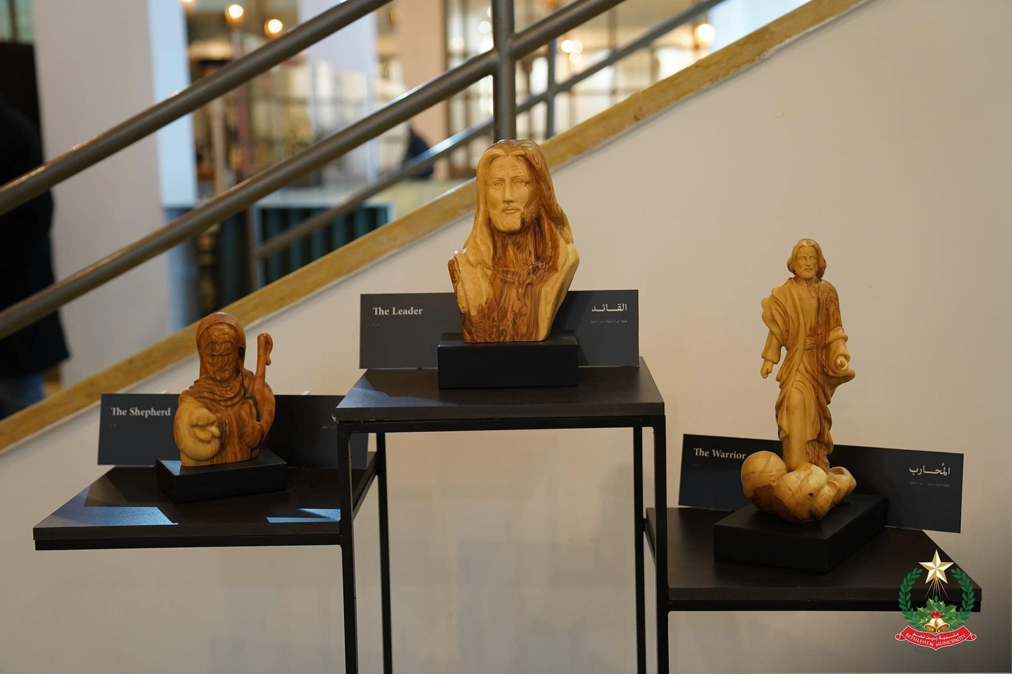 بلدية بيت لحم تفتتح معرض "كنعان ... ابن الانسان" للفنان طارق سلسع في مركز السلام