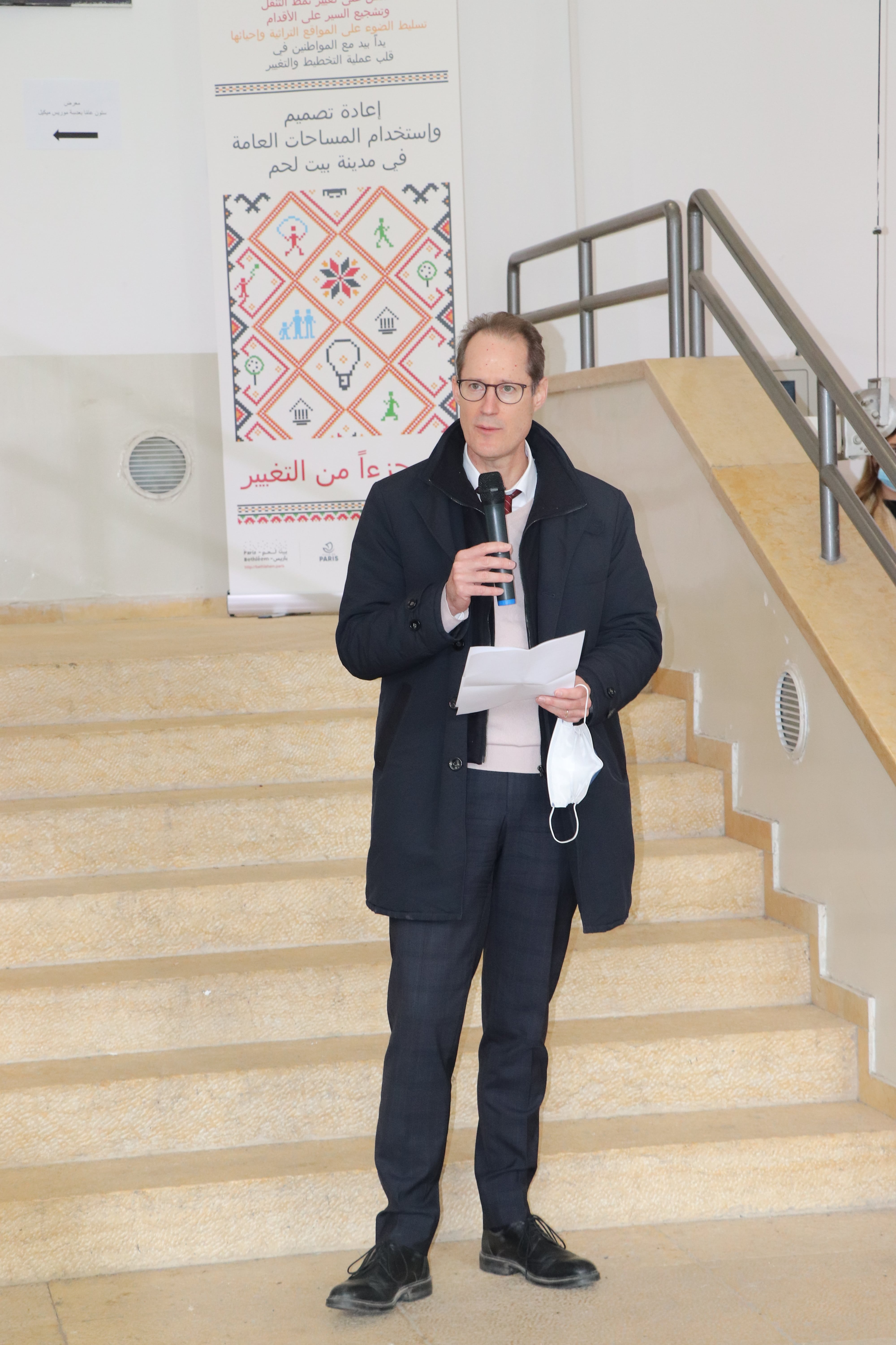 بلدية بيت لحم تحتفل بتدشين أعمال تأهيل الطابق الأرضي في مركز السلام ومعرض مخططات ساحة المهد