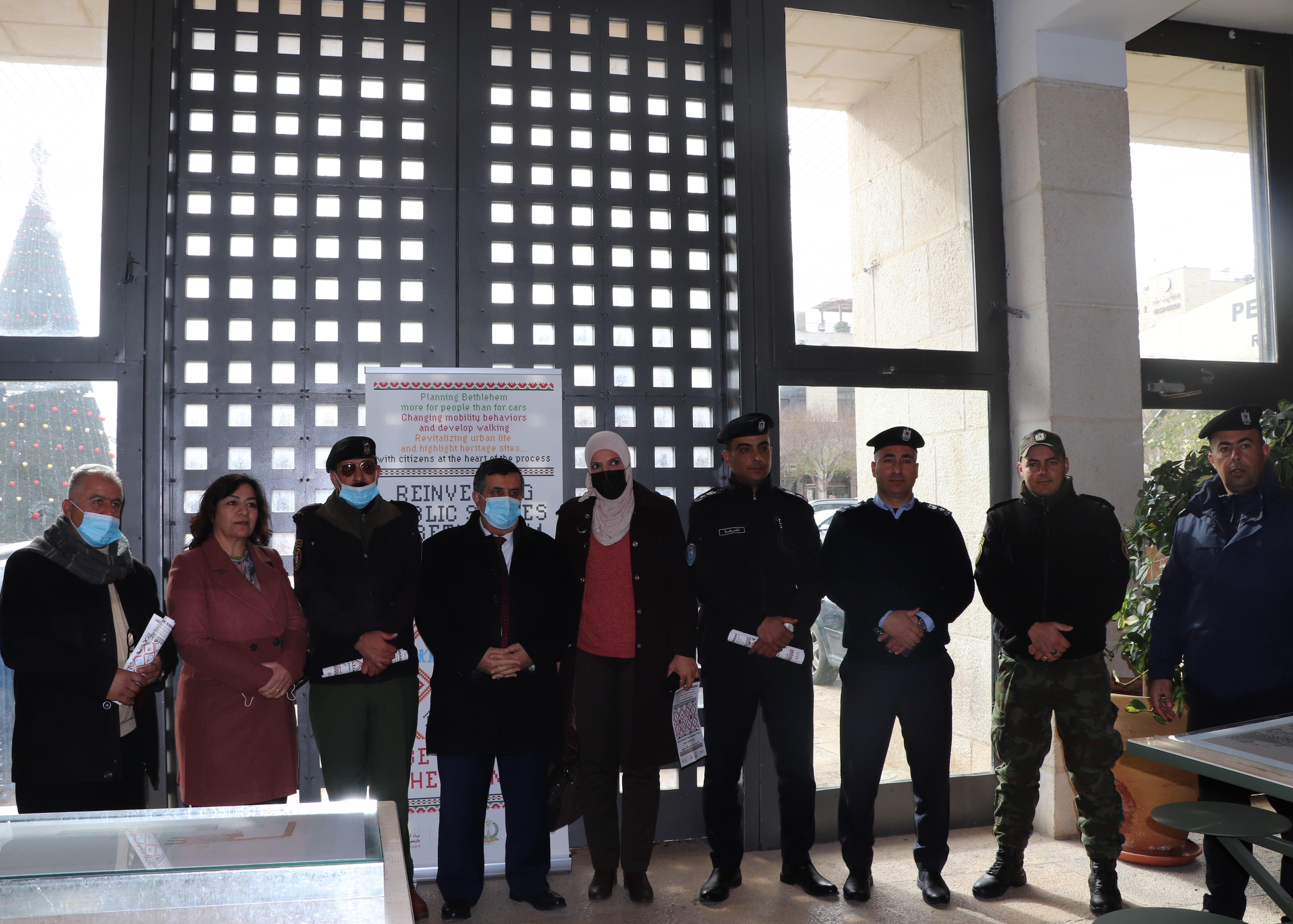 بلدية بيت لحم تحتفل بتدشين أعمال تأهيل الطابق الأرضي في مركز السلام ومعرض مخططات ساحة المهد