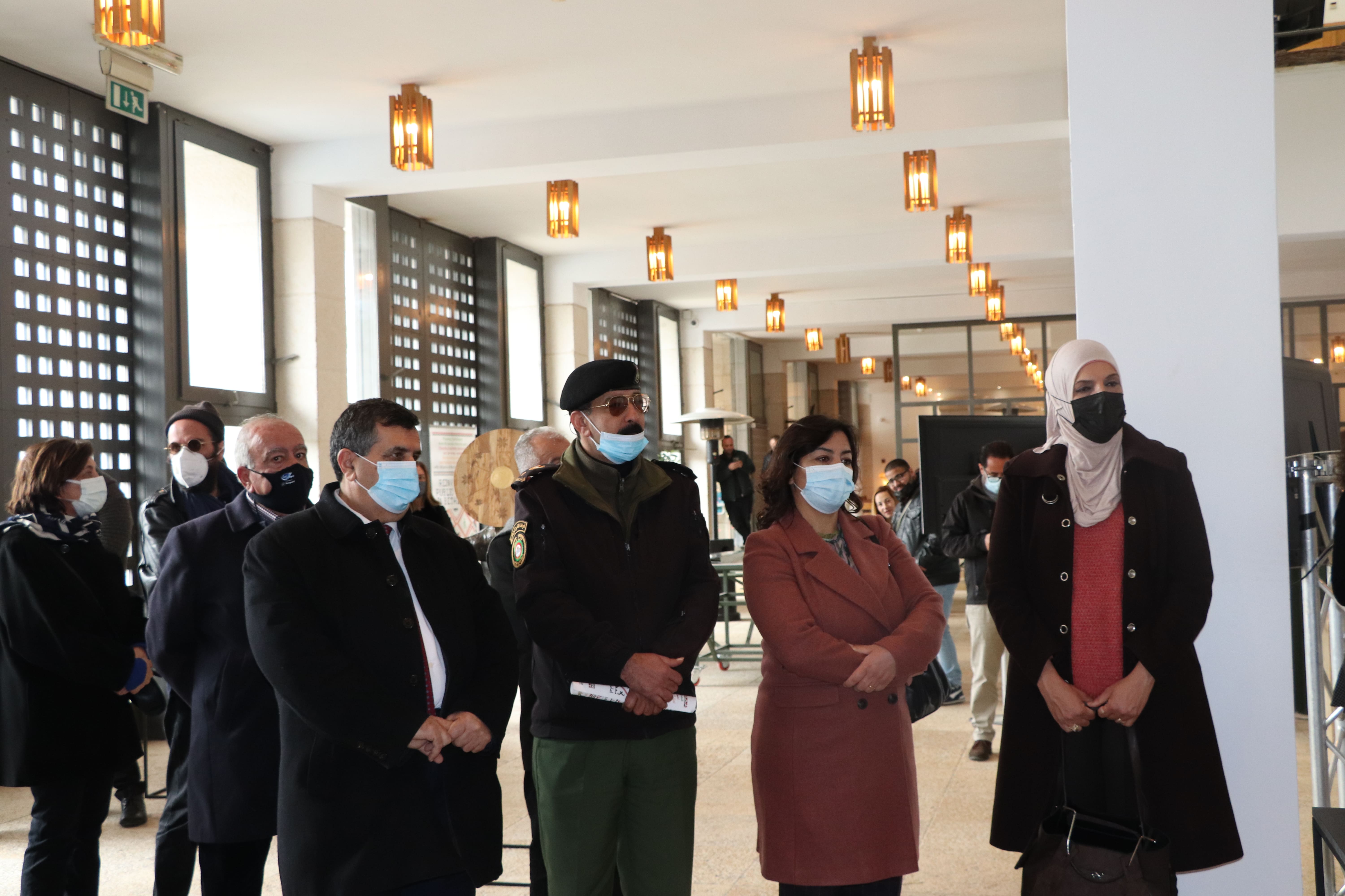 بلدية بيت لحم تحتفل بتدشين أعمال تأهيل الطابق الأرضي في مركز السلام ومعرض مخططات ساحة المهد