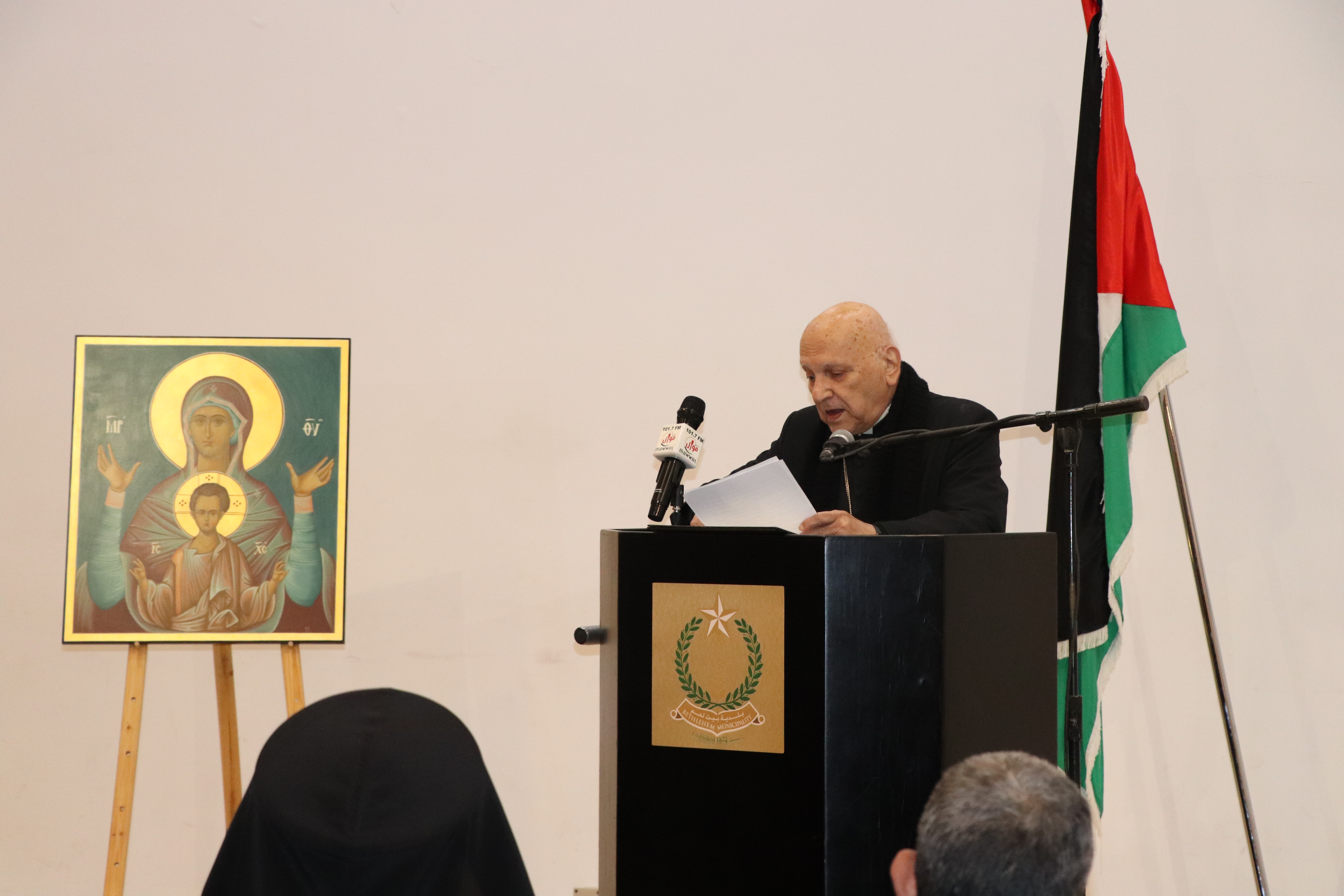 مجلس بلدية بيت لحم يكرّم غبطة البطريرك ميشيل صبّاح، بطريرك اللاتين السابق في المدينة المقدسة ويمنحه مواطنة شرف لمدينة بيت لحم