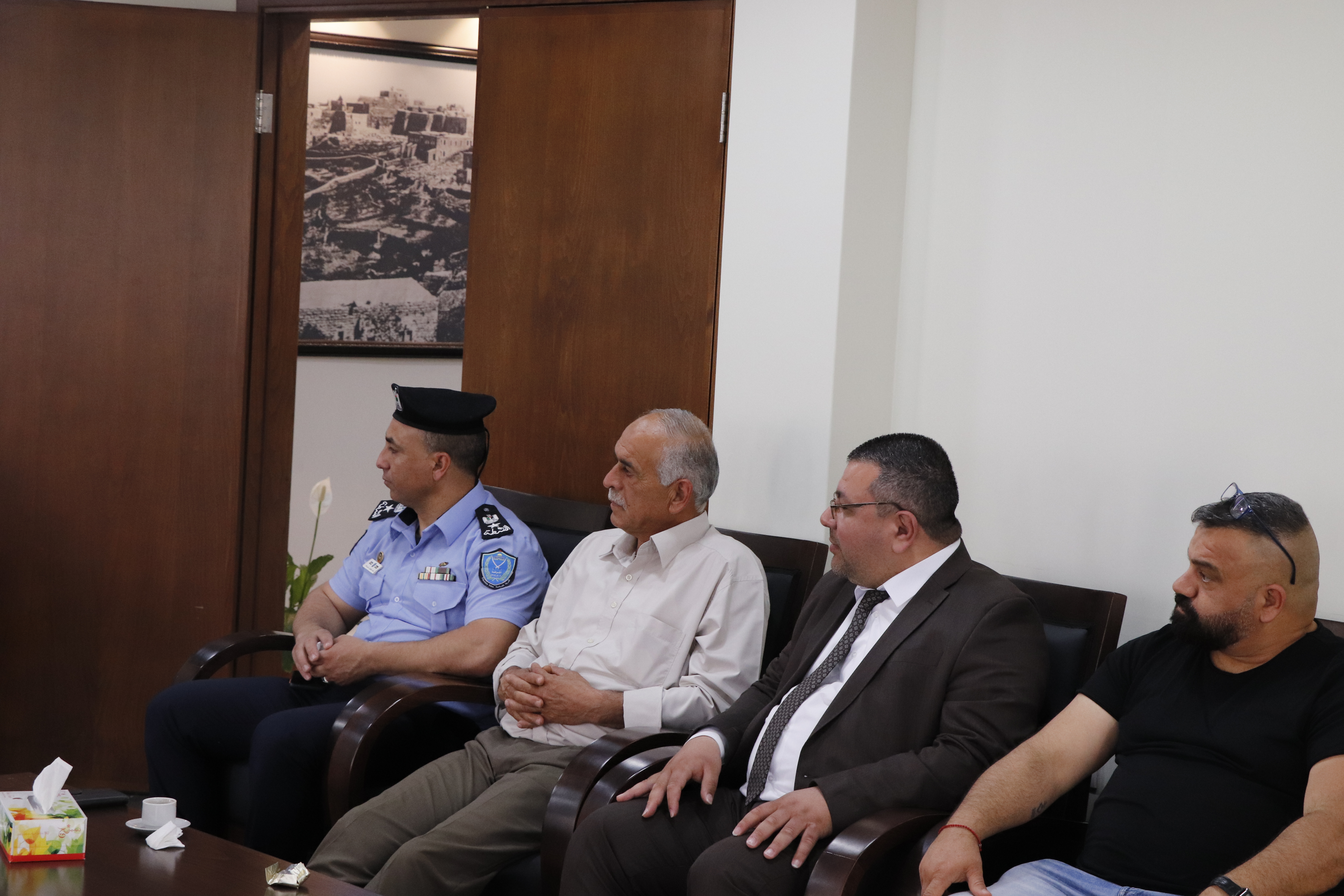 حنانيا يستقبل رجال الدين في دار بلدية بيت لحم ويؤكد على أهمية بيت لحم كنافذة لدولة فلسطين على العالم أجمع