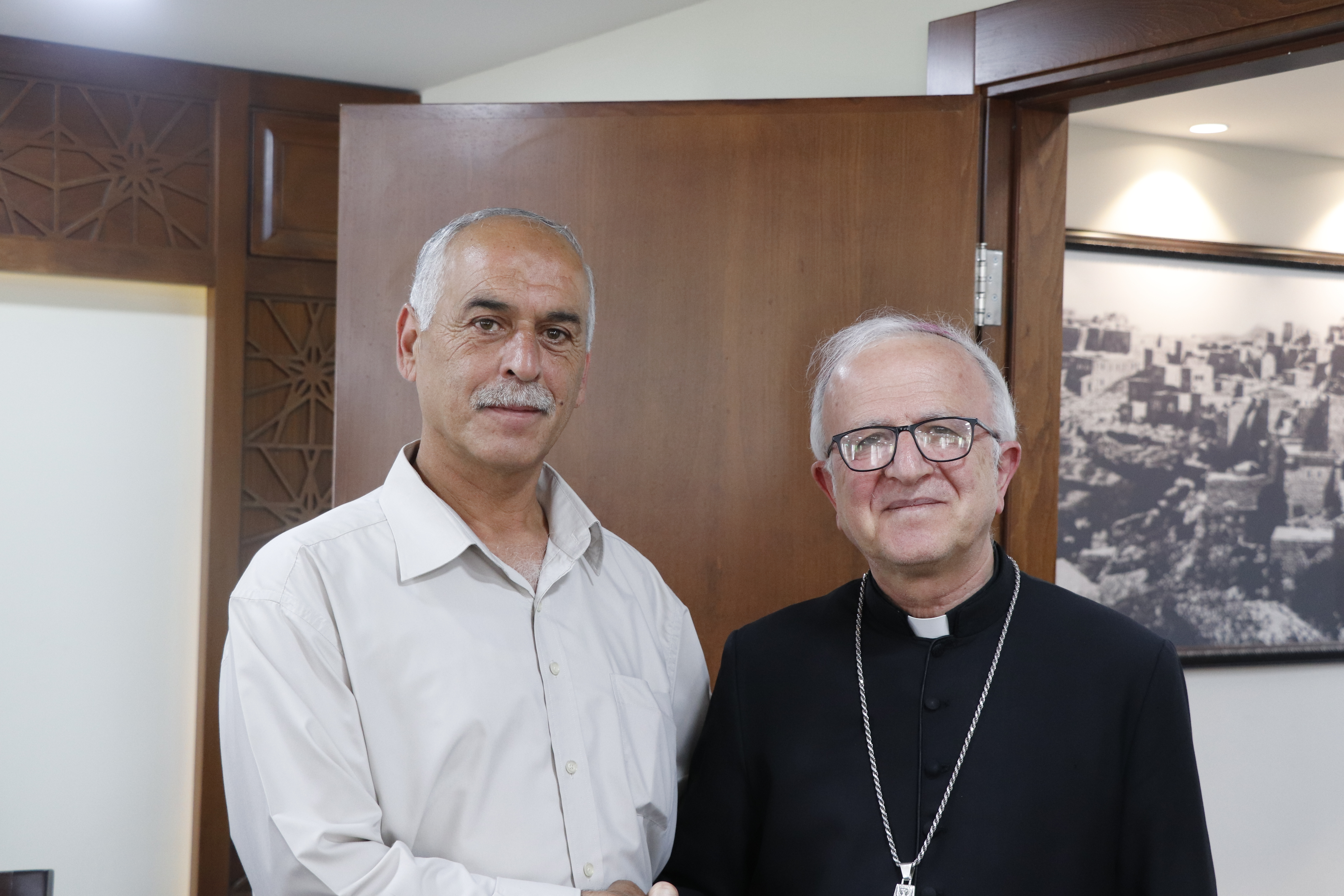 حنانيا يستقبل رجال الدين في دار بلدية بيت لحم ويؤكد على أهمية بيت لحم كنافذة لدولة فلسطين على العالم أجمع