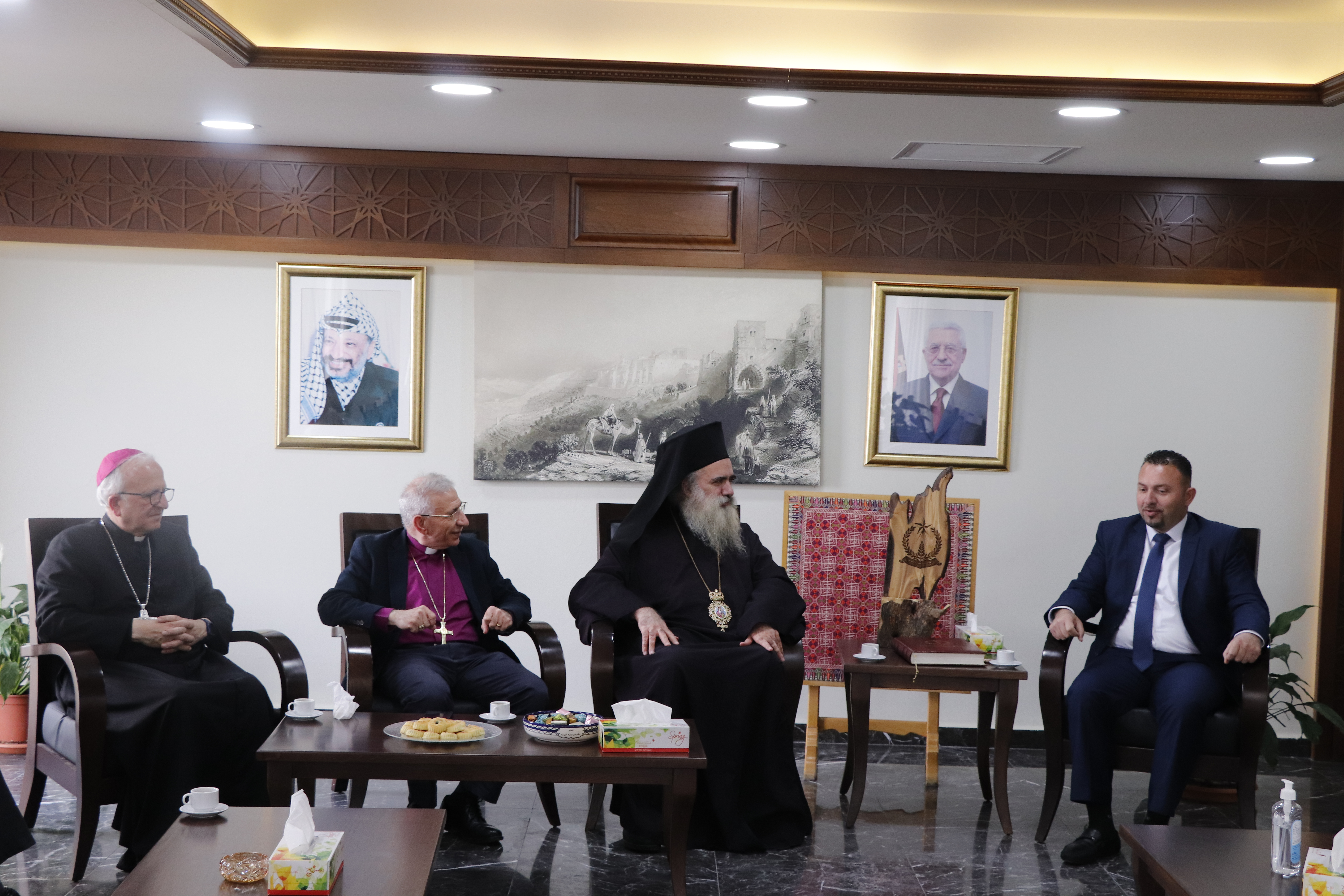 حنانيا يستقبل رجال الدين في دار بلدية بيت لحم ويؤكد على أهمية بيت لحم كنافذة لدولة فلسطين على العالم أجمع