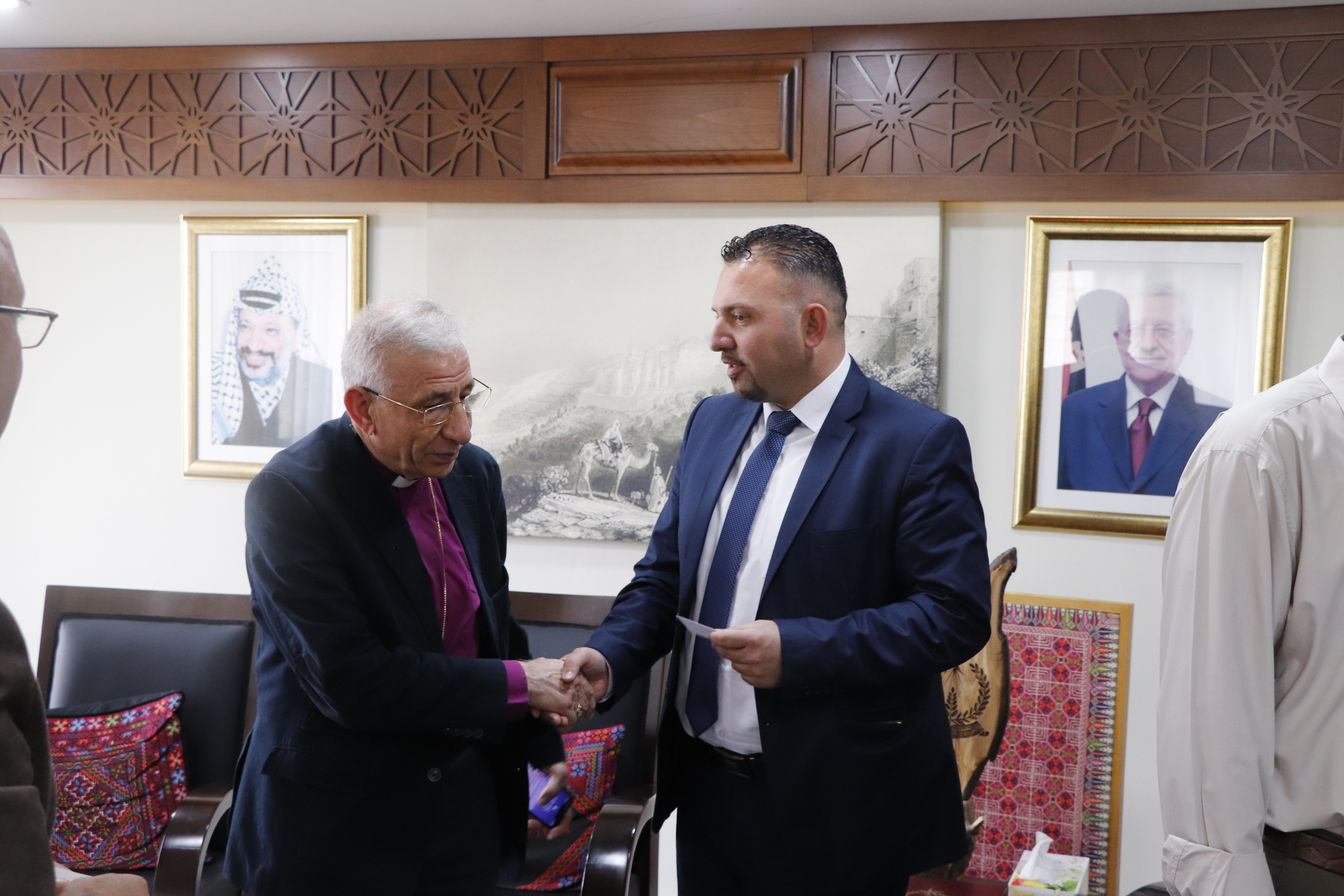 حنانيا يستقبل رجال الدين في دار بلدية بيت لحم ويؤكد على أهمية بيت لحم كنافذة لدولة فلسطين على العالم أجمع