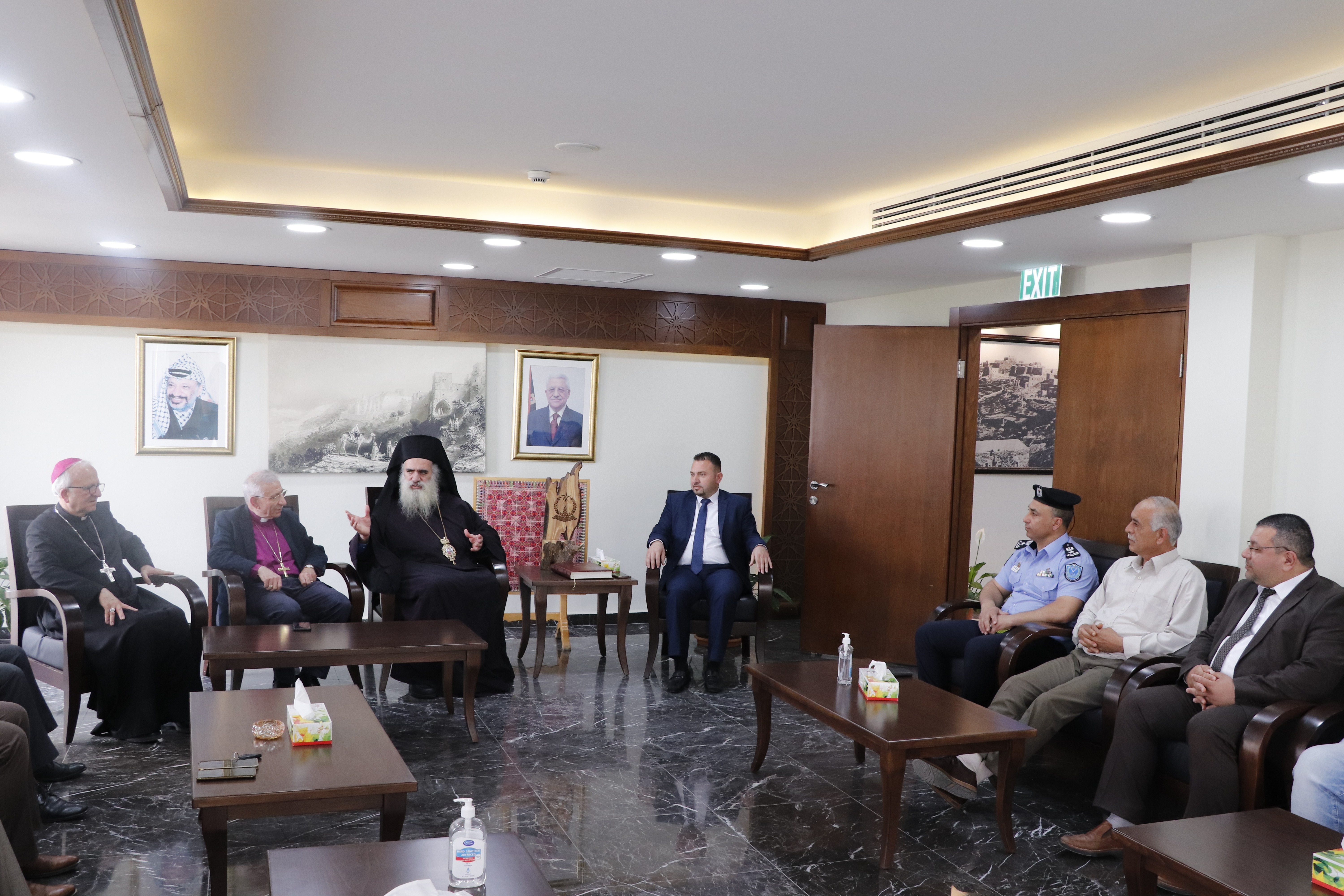 حنانيا يستقبل رجال الدين في دار بلدية بيت لحم ويؤكد على أهمية بيت لحم كنافذة لدولة فلسطين على العالم أجمع