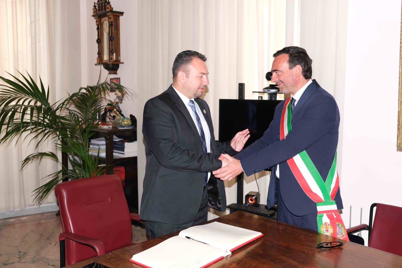 بلدية بيت لحم توقع اتفاقية توأمة مع مدينة كالتاجيرونيه الإيطالية