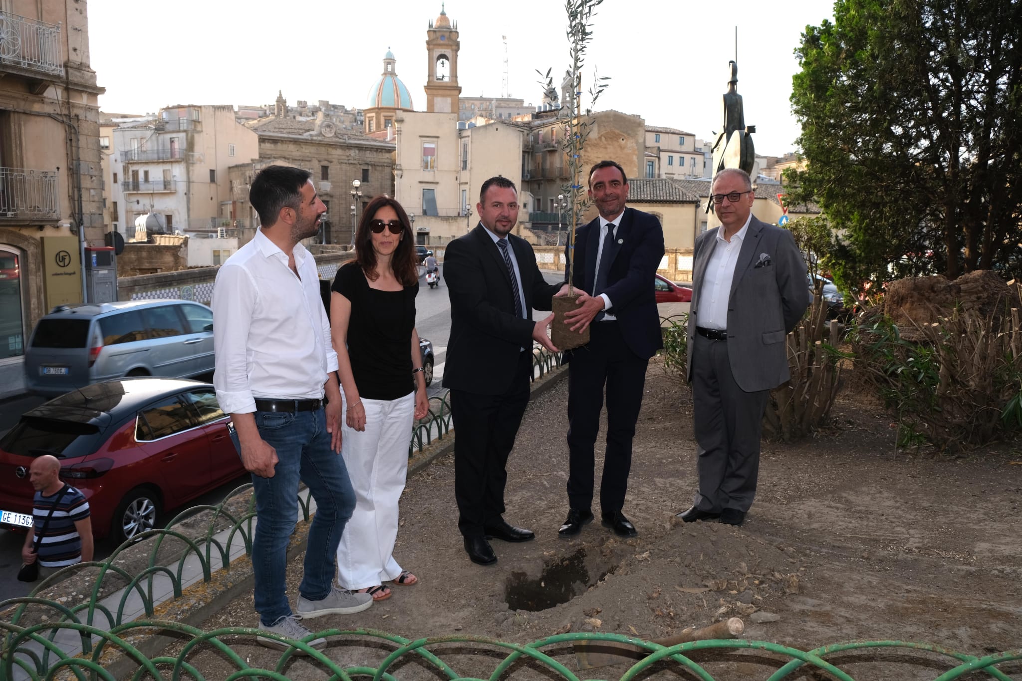 بلدية بيت لحم توقع اتفاقية توأمة مع مدينة كالتاجيرونيه الإيطالية