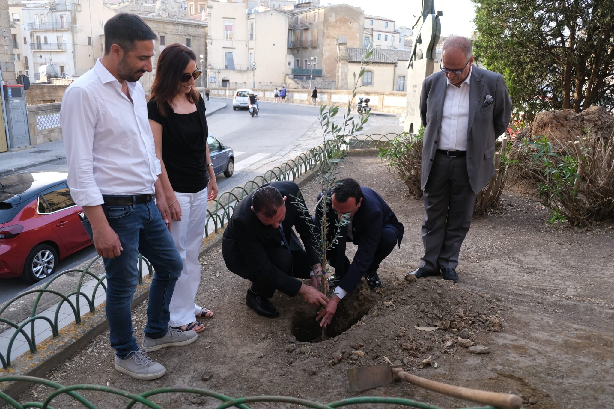 بلدية بيت لحم توقع اتفاقية توأمة مع مدينة كالتاجيرونيه الإيطالية