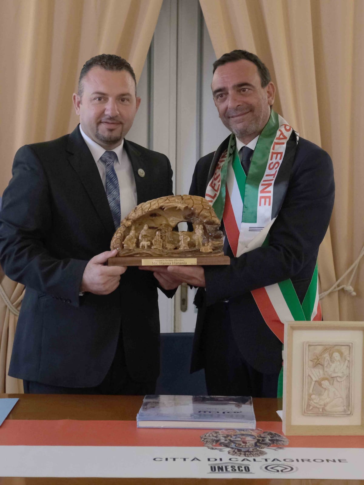 بلدية بيت لحم توقع اتفاقية توأمة مع مدينة كالتاجيرونيه الإيطالية