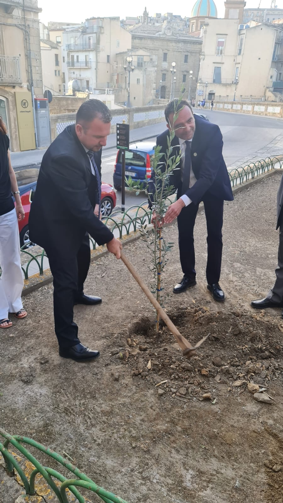 بلدية بيت لحم توقع اتفاقية توأمة مع مدينة كالتاجيرونيه الإيطالية