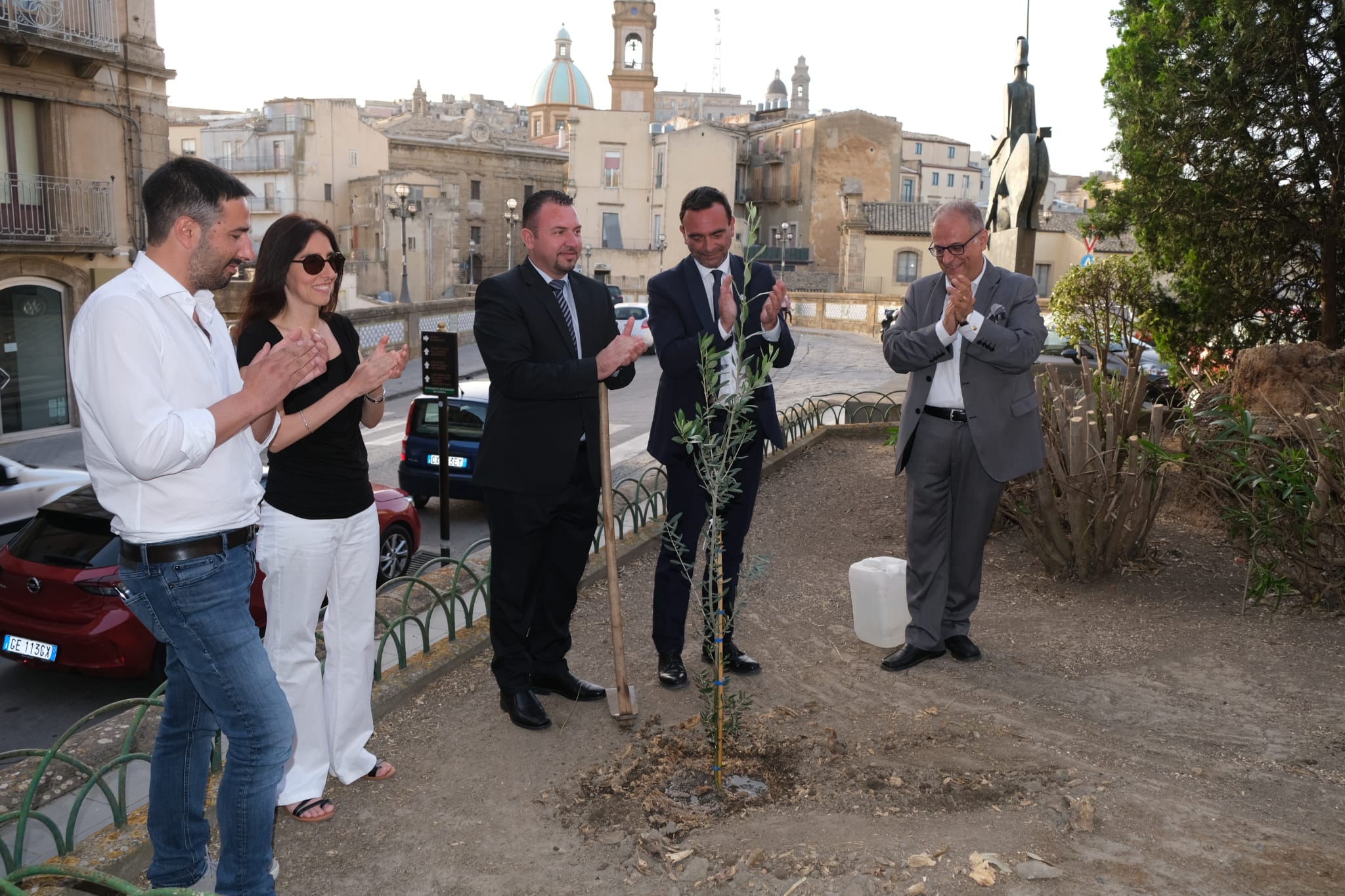 بلدية بيت لحم توقع اتفاقية توأمة مع مدينة كالتاجيرونيه الإيطالية