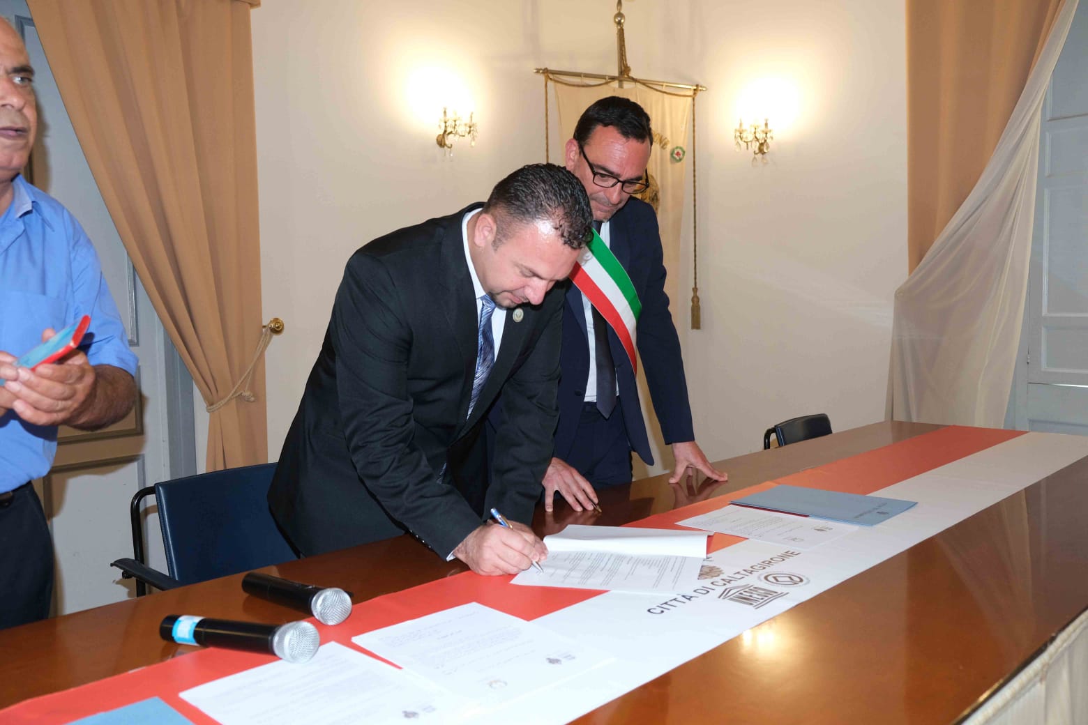 بلدية بيت لحم توقع اتفاقية توأمة مع مدينة كالتاجيرونيه الإيطالية