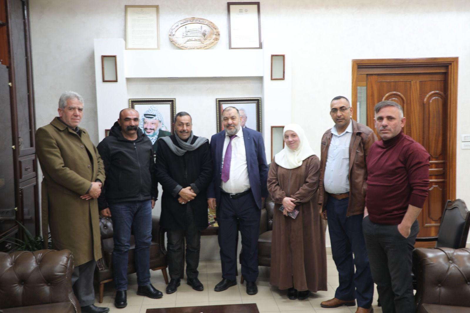 زيارة عضو المجلس البلدي لدار بلدية الخليل للإطلاع على تجربة بلدية الخليل في في مجال التحكم الذكي بالإشارات الضوئية