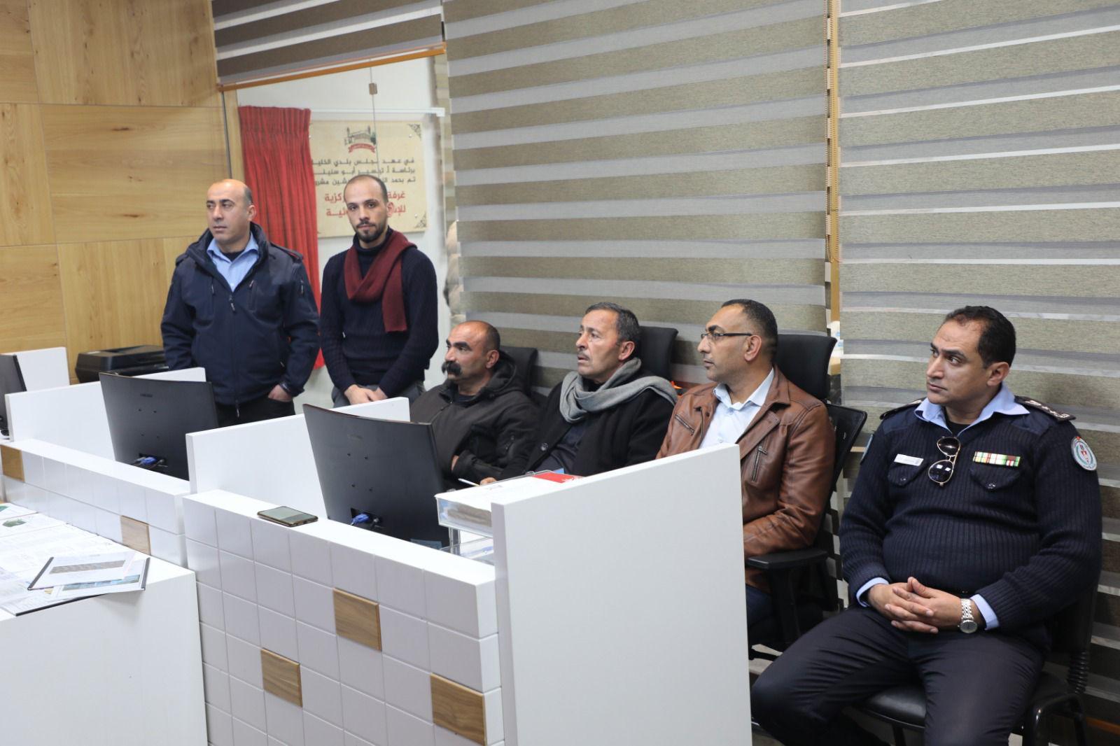 زيارة عضو المجلس البلدي لدار بلدية الخليل للإطلاع على تجربة بلدية الخليل في في مجال التحكم الذكي بالإشارات الضوئية