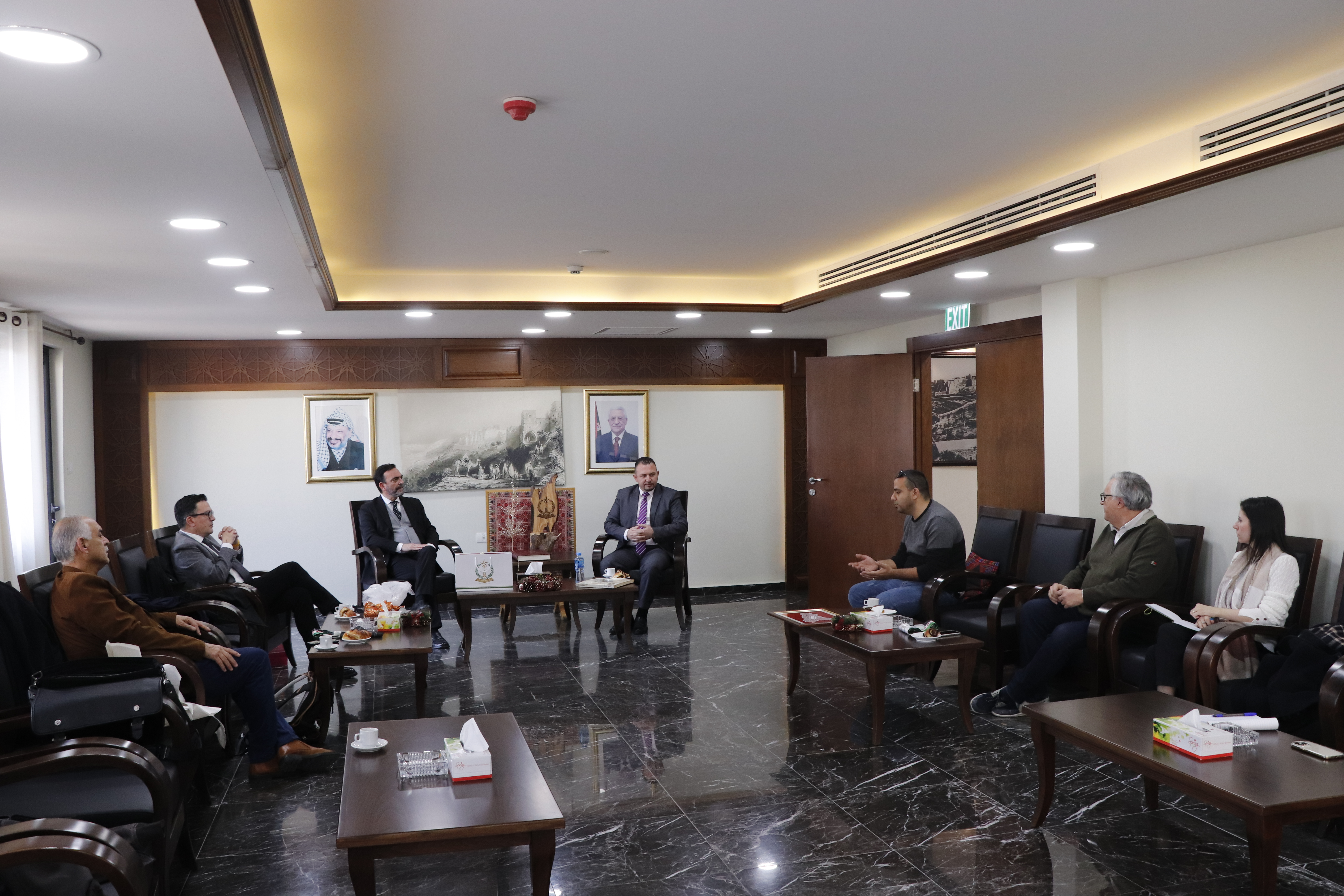 ضمن اتفاقية التوأمة التي تم توقيعها مؤخرا من قبل رئيس بلدية بيت لحم الأستاذ حنا حنانيا ورئيس بلدية كالتاجيرونيه السيد فابيو روكوزو في مدينة كالتاجيرونيه والتي تُسطر علاقة الشراكة والصداقة والتعاون بين الشعب الفلسطيني والإيطالي.