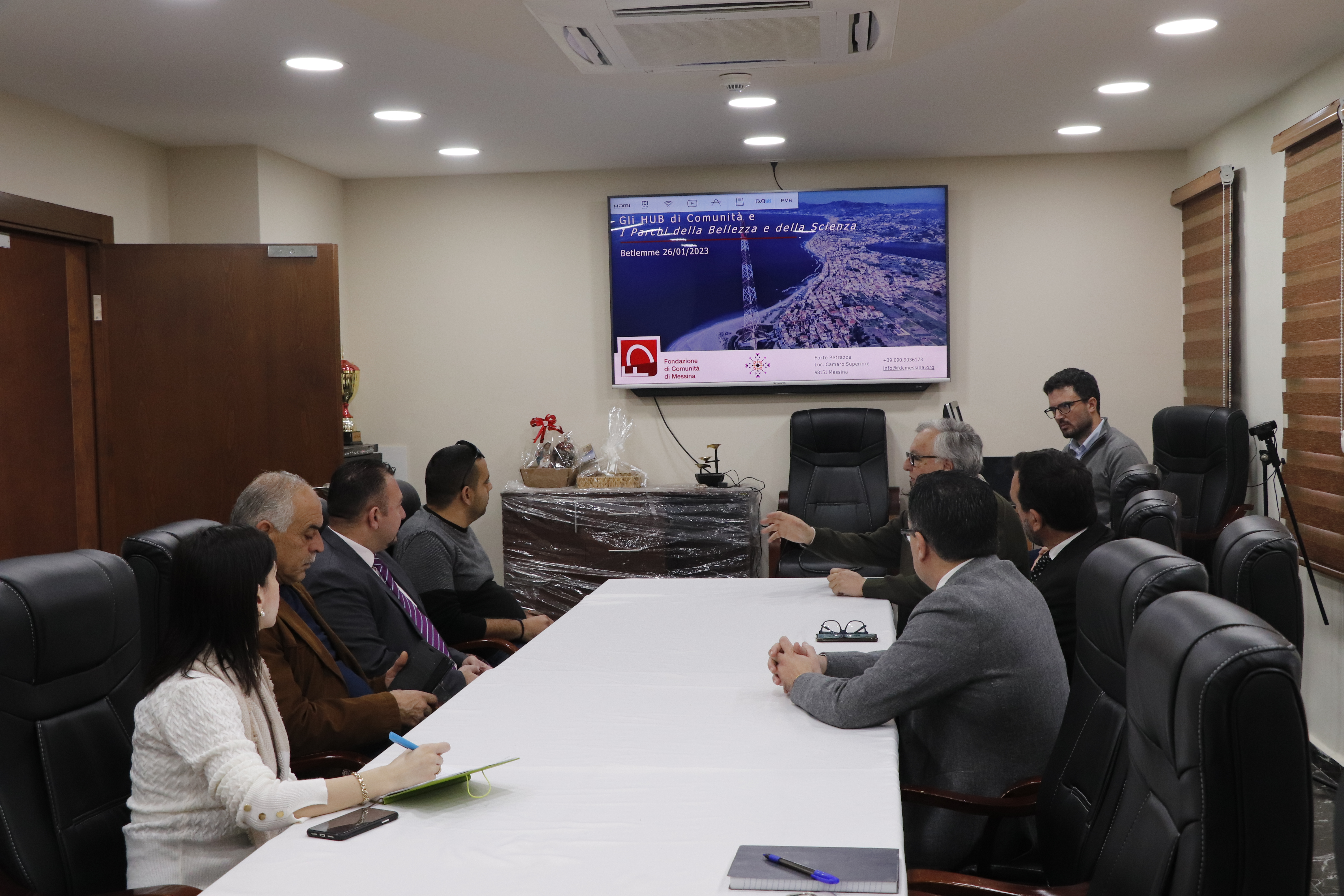 ضمن اتفاقية التوأمة التي تم توقيعها مؤخرا من قبل رئيس بلدية بيت لحم الأستاذ حنا حنانيا ورئيس بلدية كالتاجيرونيه السيد فابيو روكوزو في مدينة كالتاجيرونيه والتي تُسطر علاقة الشراكة والصداقة والتعاون بين الشعب الفلسطيني والإيطالي.