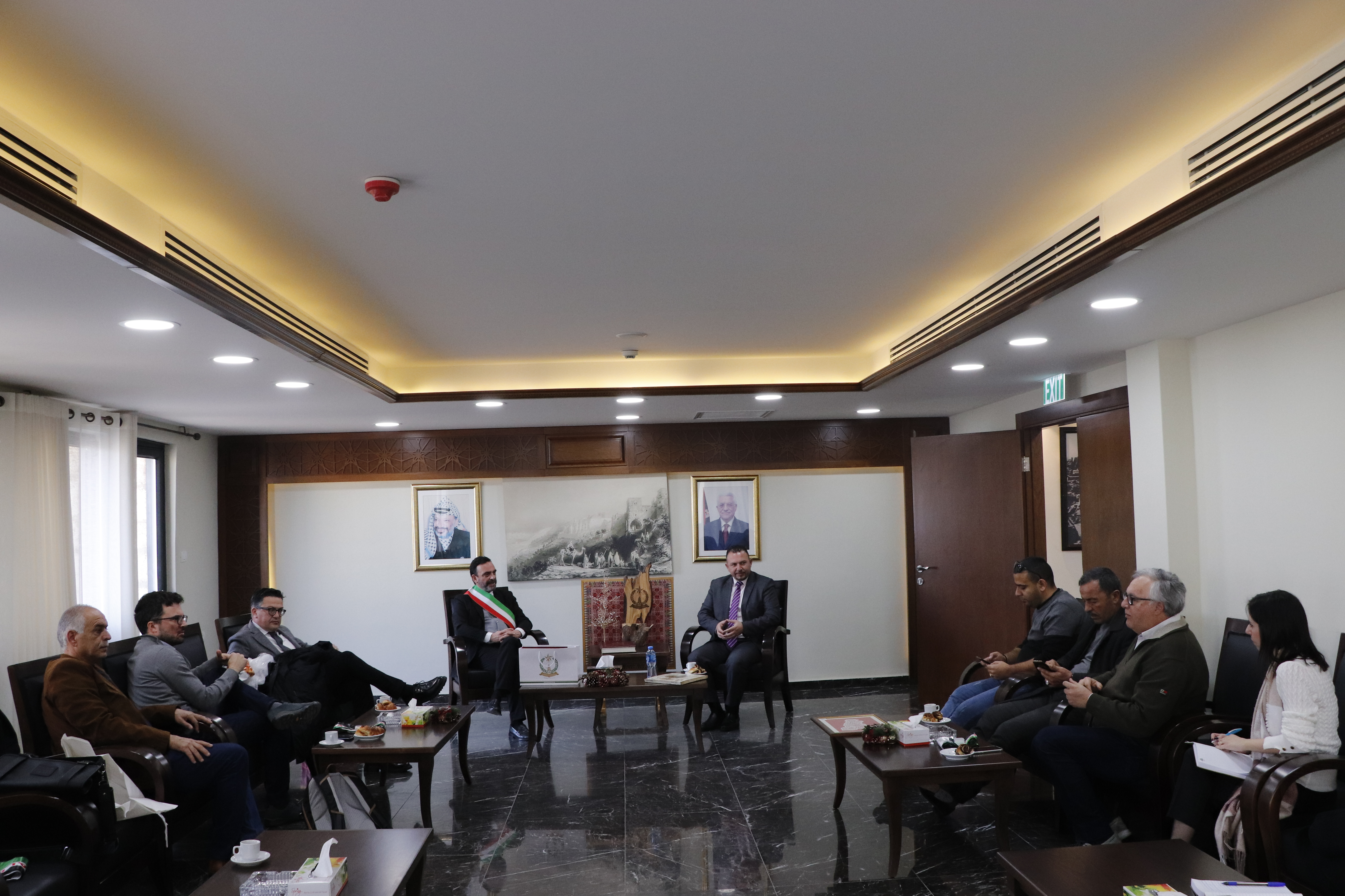 ضمن اتفاقية التوأمة التي تم توقيعها مؤخرا من قبل رئيس بلدية بيت لحم الأستاذ حنا حنانيا ورئيس بلدية كالتاجيرونيه السيد فابيو روكوزو في مدينة كالتاجيرونيه والتي تُسطر علاقة الشراكة والصداقة والتعاون بين الشعب الفلسطيني والإيطالي.