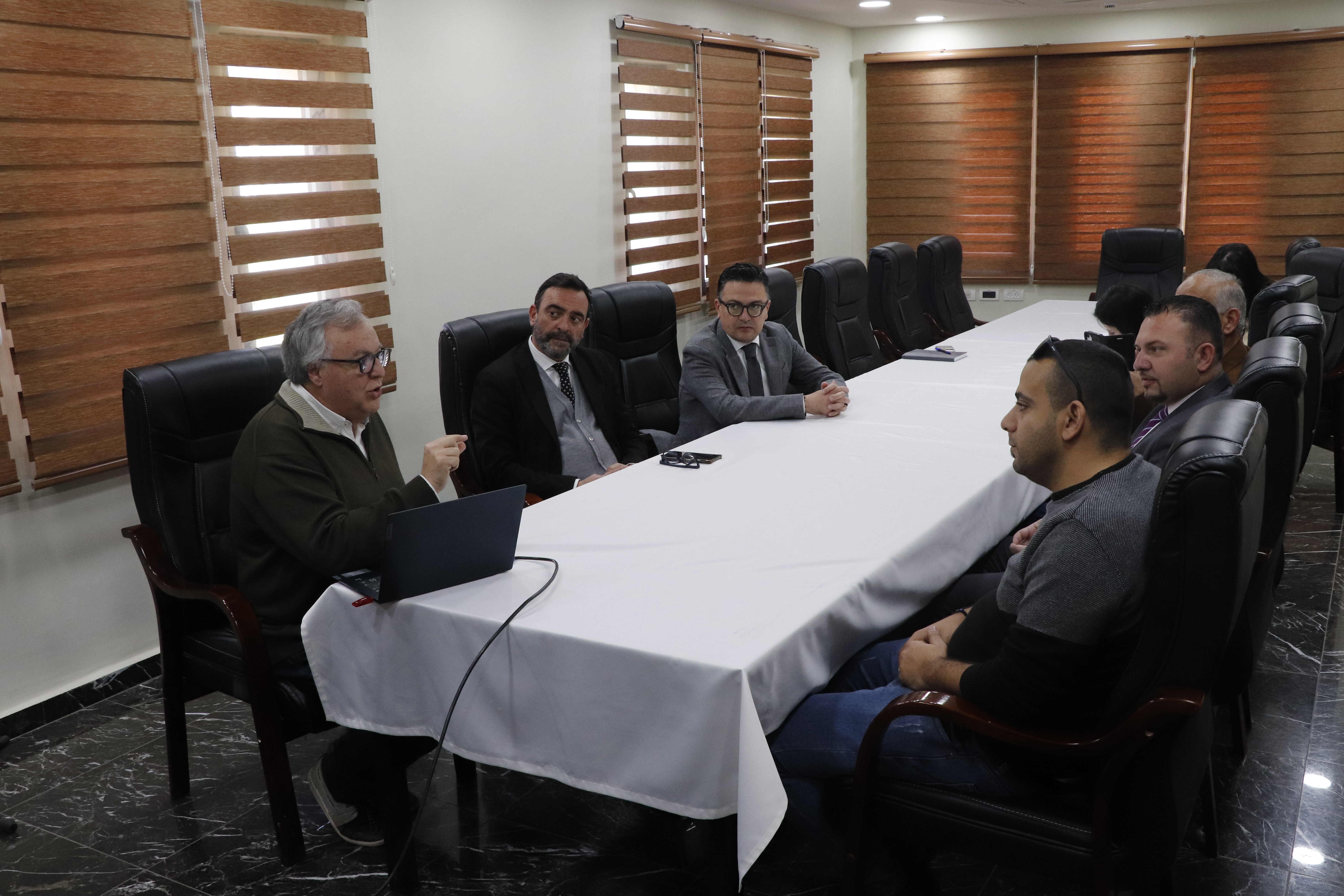 ضمن اتفاقية التوأمة التي تم توقيعها مؤخرا من قبل رئيس بلدية بيت لحم الأستاذ حنا حنانيا ورئيس بلدية كالتاجيرونيه السيد فابيو روكوزو في مدينة كالتاجيرونيه والتي تُسطر علاقة الشراكة والصداقة والتعاون بين الشعب الفلسطيني والإيطالي.