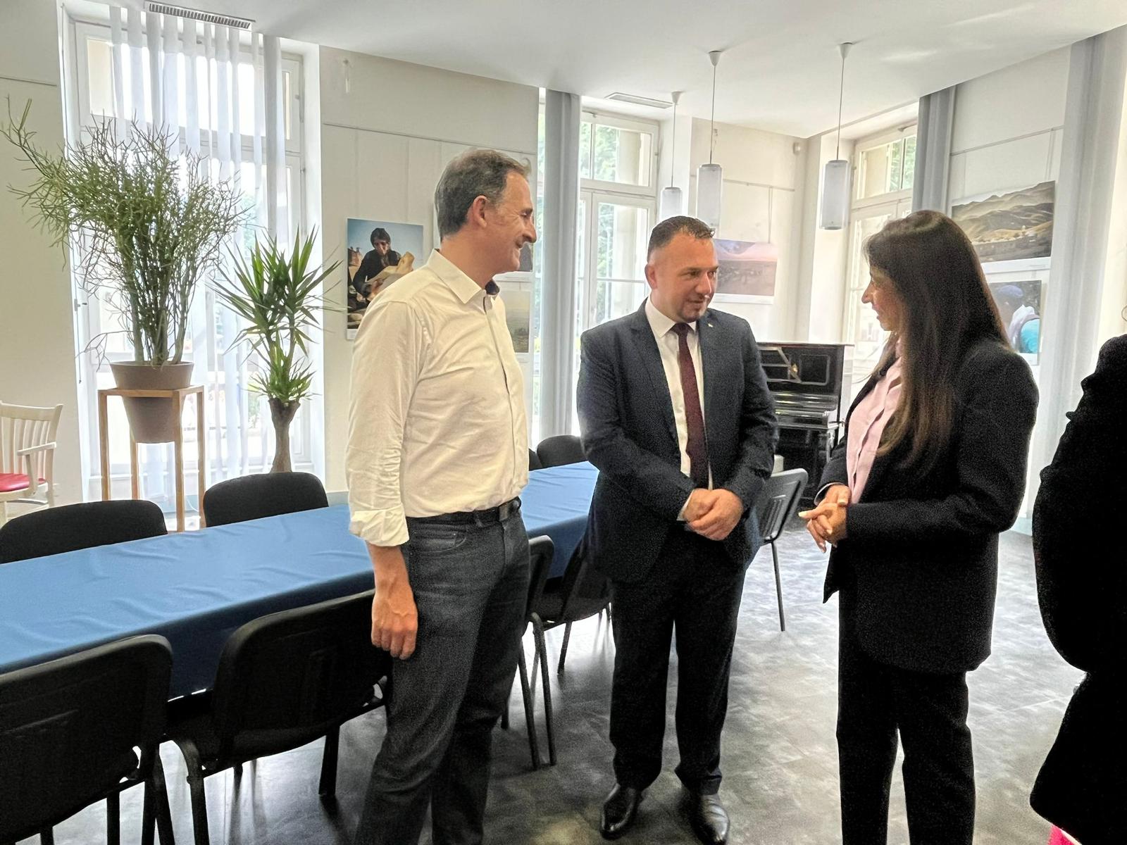 حنانيا يُطلق فعاليات شهر فلسطين في مدينة جرونوبل الفرنسية