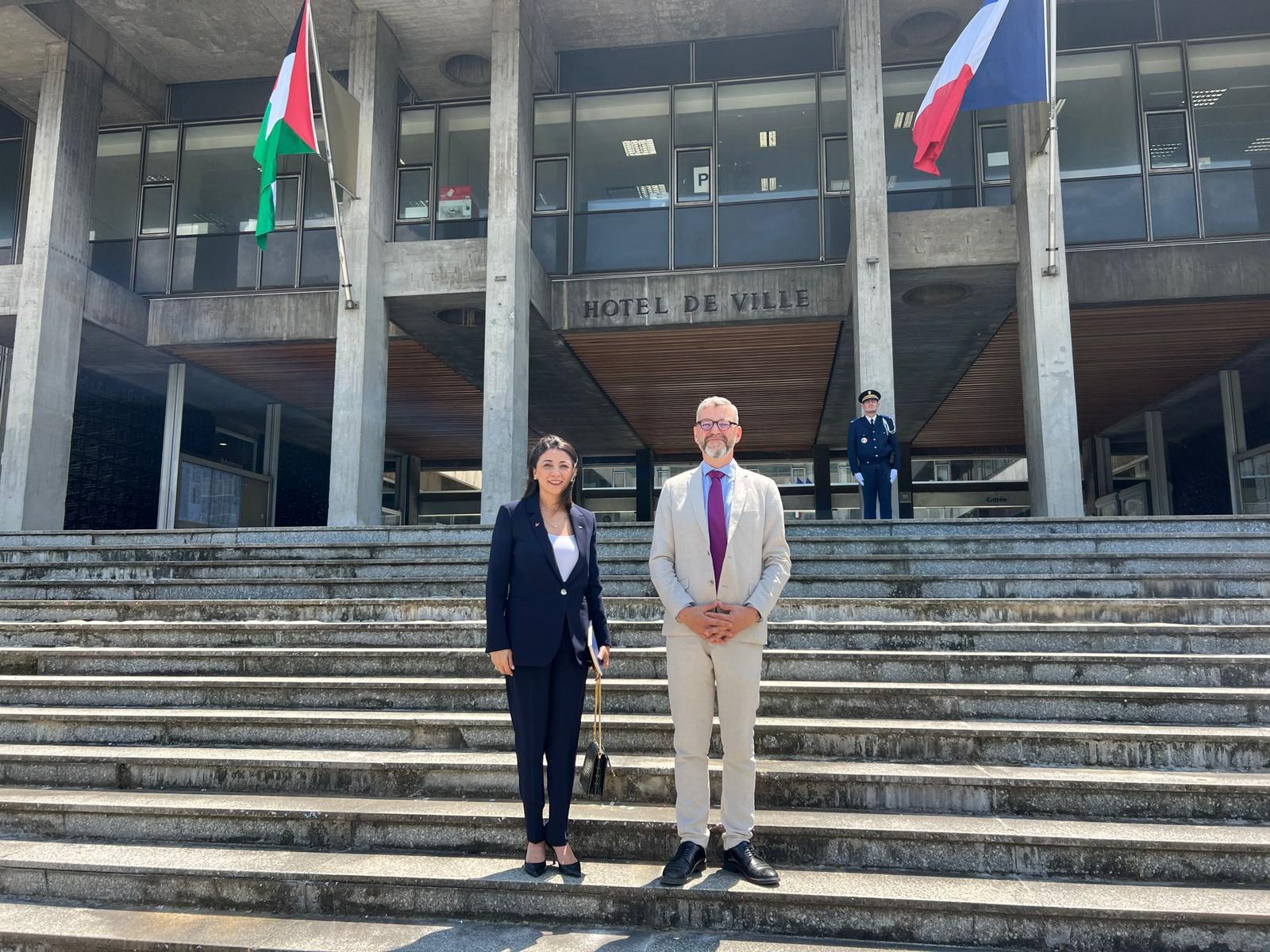 حنانيا يُطلق فعاليات شهر فلسطين في مدينة جرونوبل الفرنسية