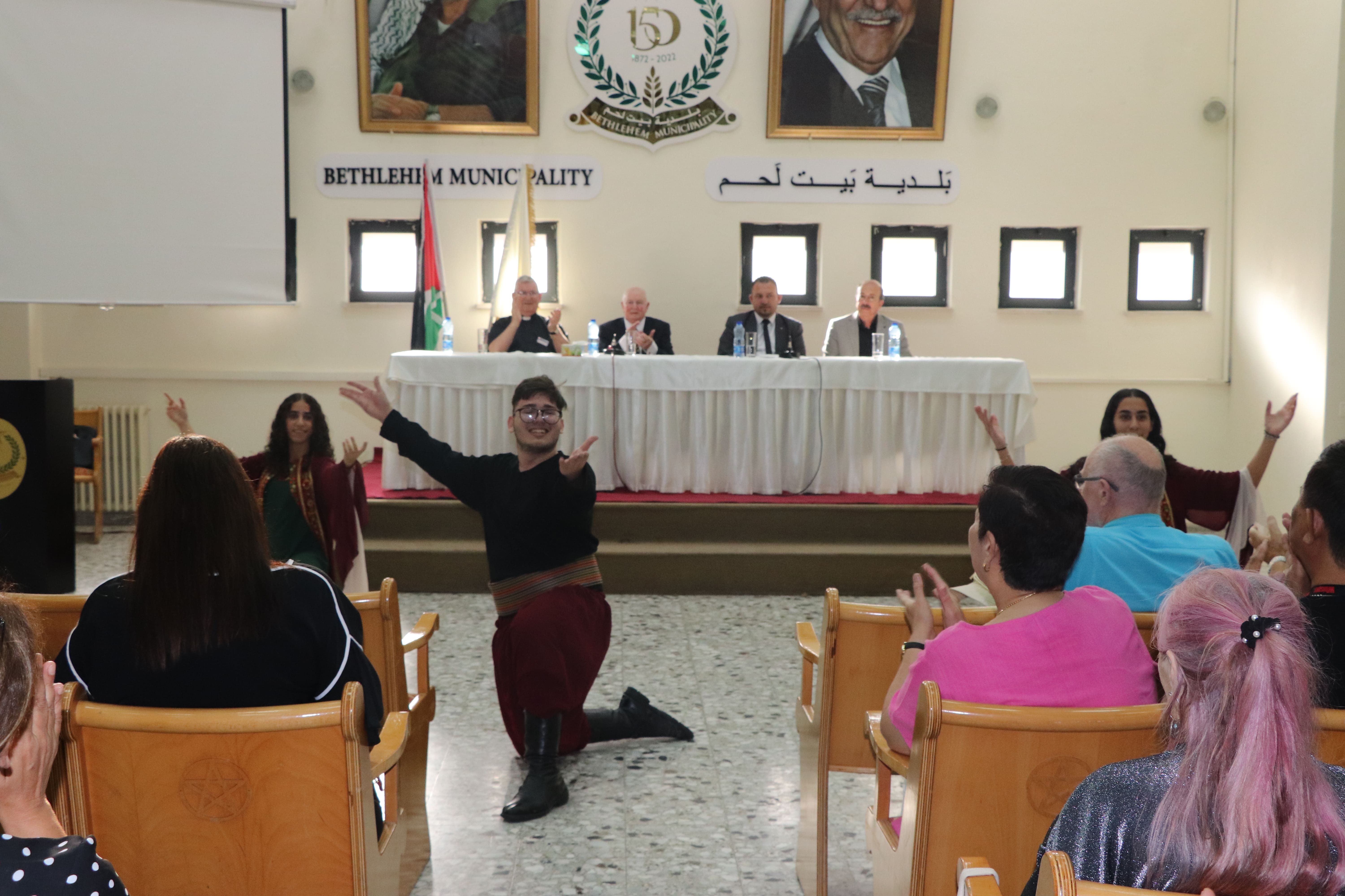 بلدية بيت لحم تنظم حفلاً على شرف رئيس بلدية غلاسكو السابق أليكس موسين والوفد الإسكتلندي المرافق له