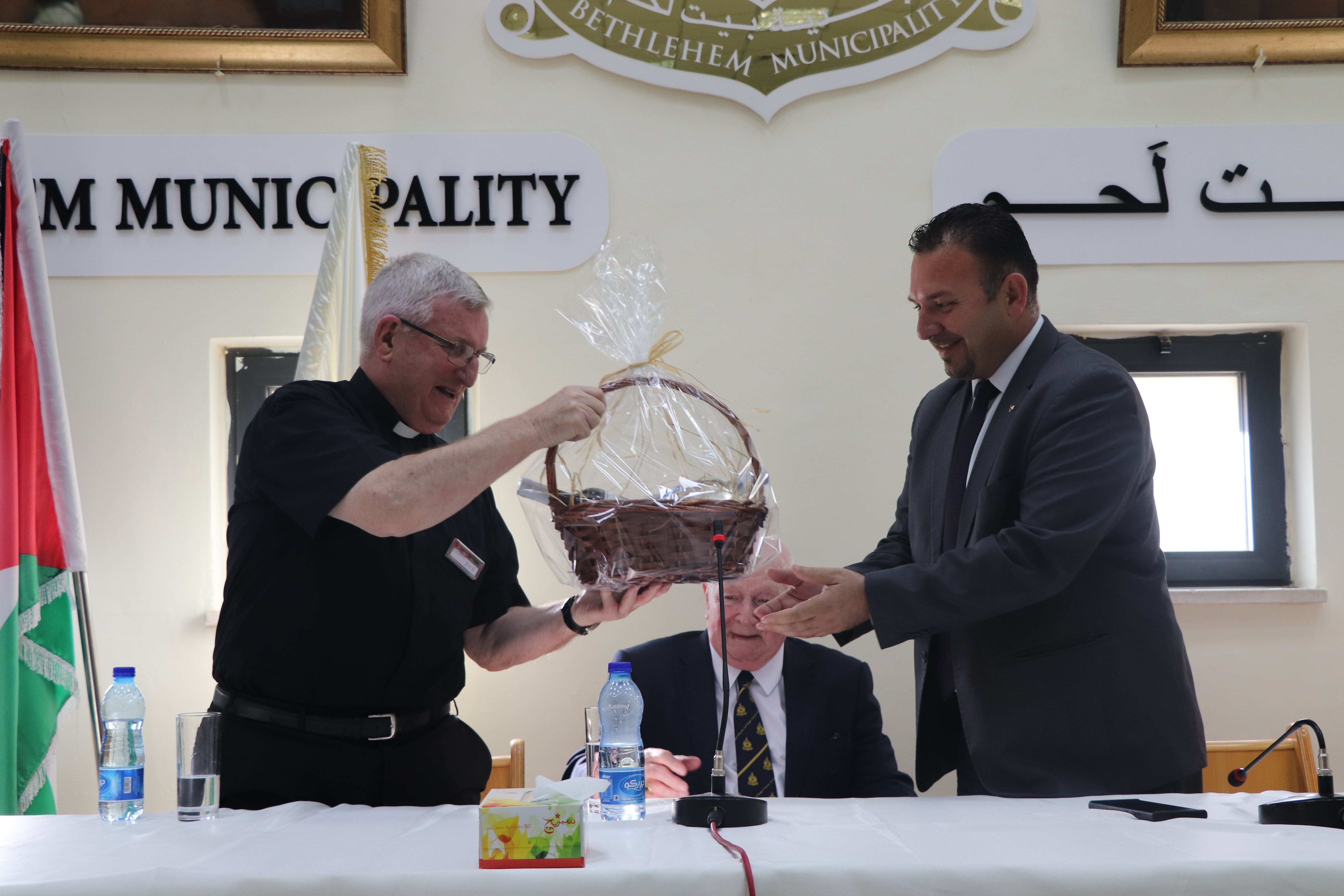 بلدية بيت لحم تنظم حفلاً على شرف رئيس بلدية غلاسكو السابق أليكس موسين والوفد الإسكتلندي المرافق له