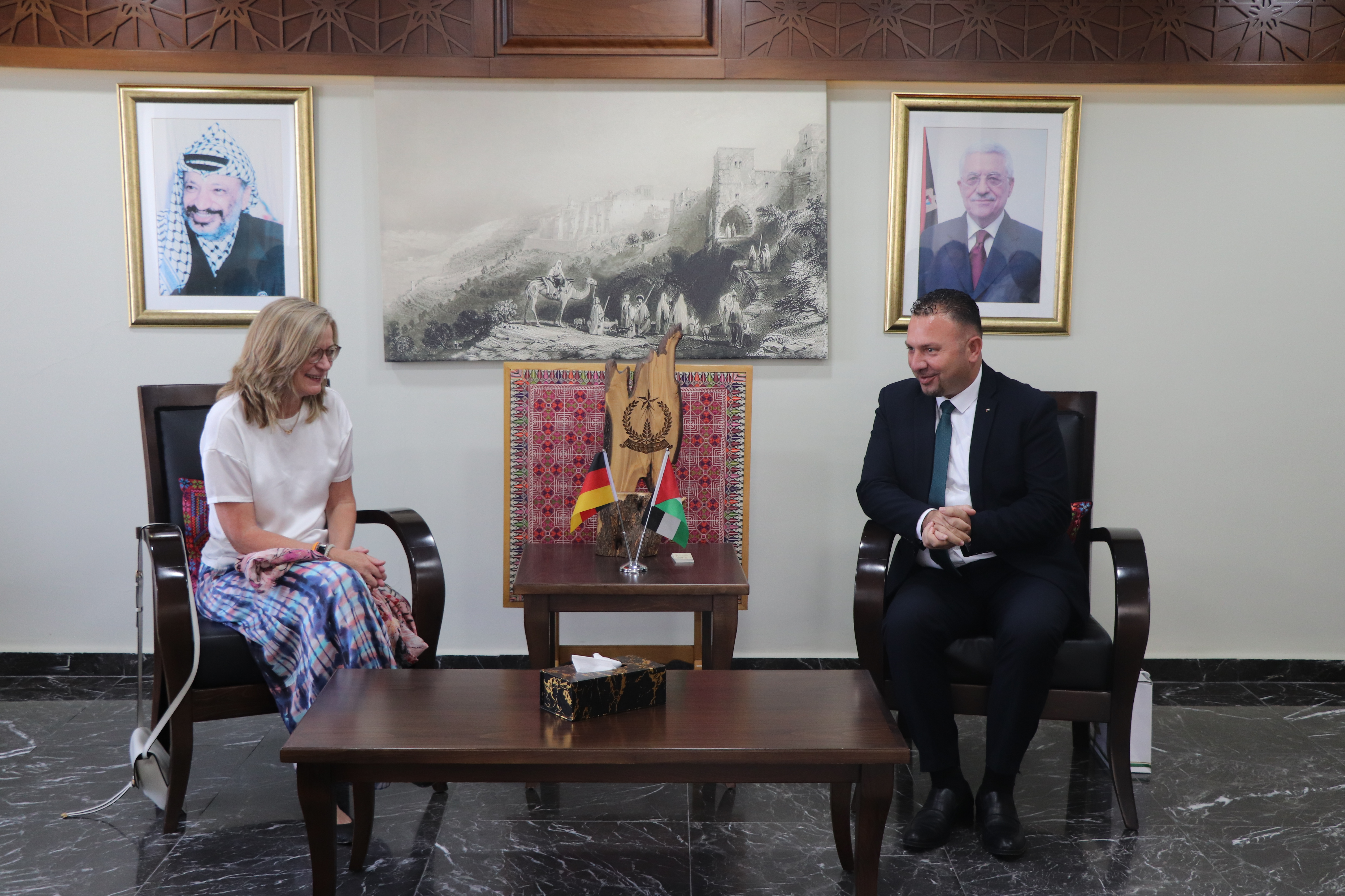 حنانيا يستقبل عضو المجلس التنفيذي في مجموعة بنك الائتمان لإعادة التنمية الألماني في مدينة بيت لحم لمناقشة واقع المدينة واحتياجاتها