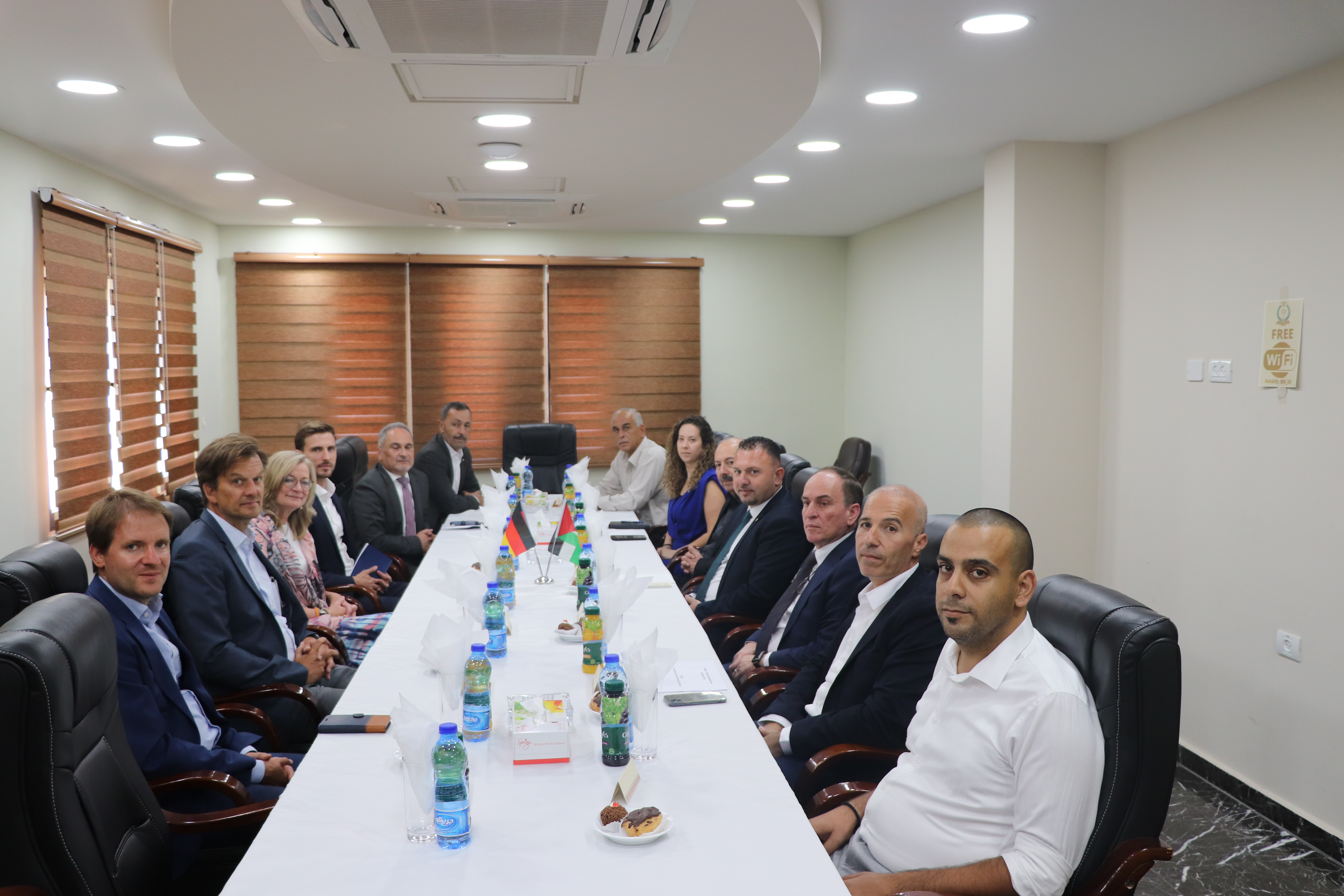 حنانيا يستقبل عضو المجلس التنفيذي في مجموعة بنك الائتمان لإعادة التنمية الألماني في مدينة بيت لحم لمناقشة واقع المدينة واحتياجاتها