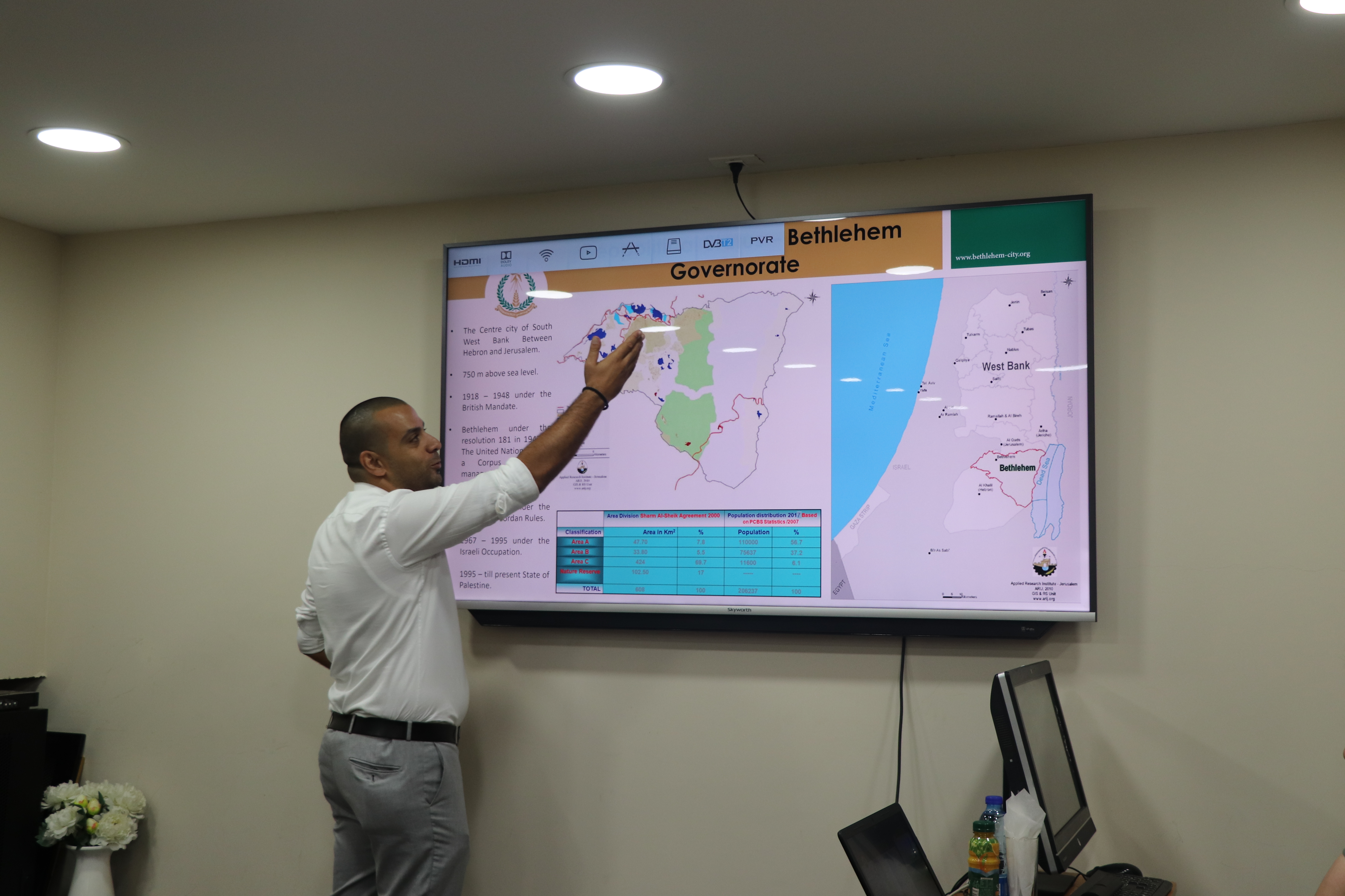 حنانيا يستقبل عضو المجلس التنفيذي في مجموعة بنك الائتمان لإعادة التنمية الألماني في مدينة بيت لحم لمناقشة واقع المدينة واحتياجاتها