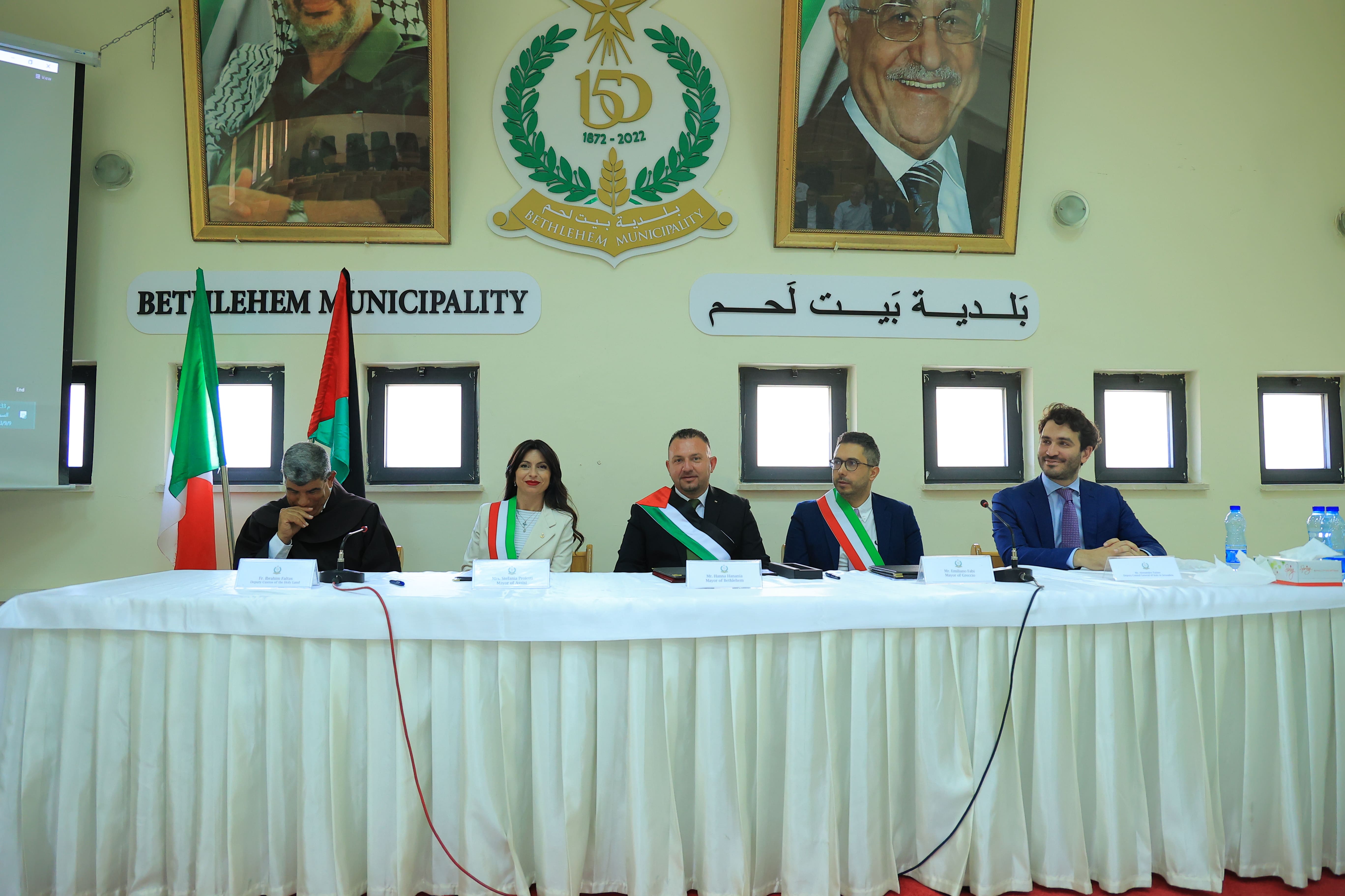 بلديات بيت لحم وغريتشو وآسيزي يحتفلون بتوقيع وثيقة إعلان تمسكهم بمبادئ وقيم السلام واتفاقيتان توأمة بين مؤسسات مدينة بيت لحم وغريتشو
