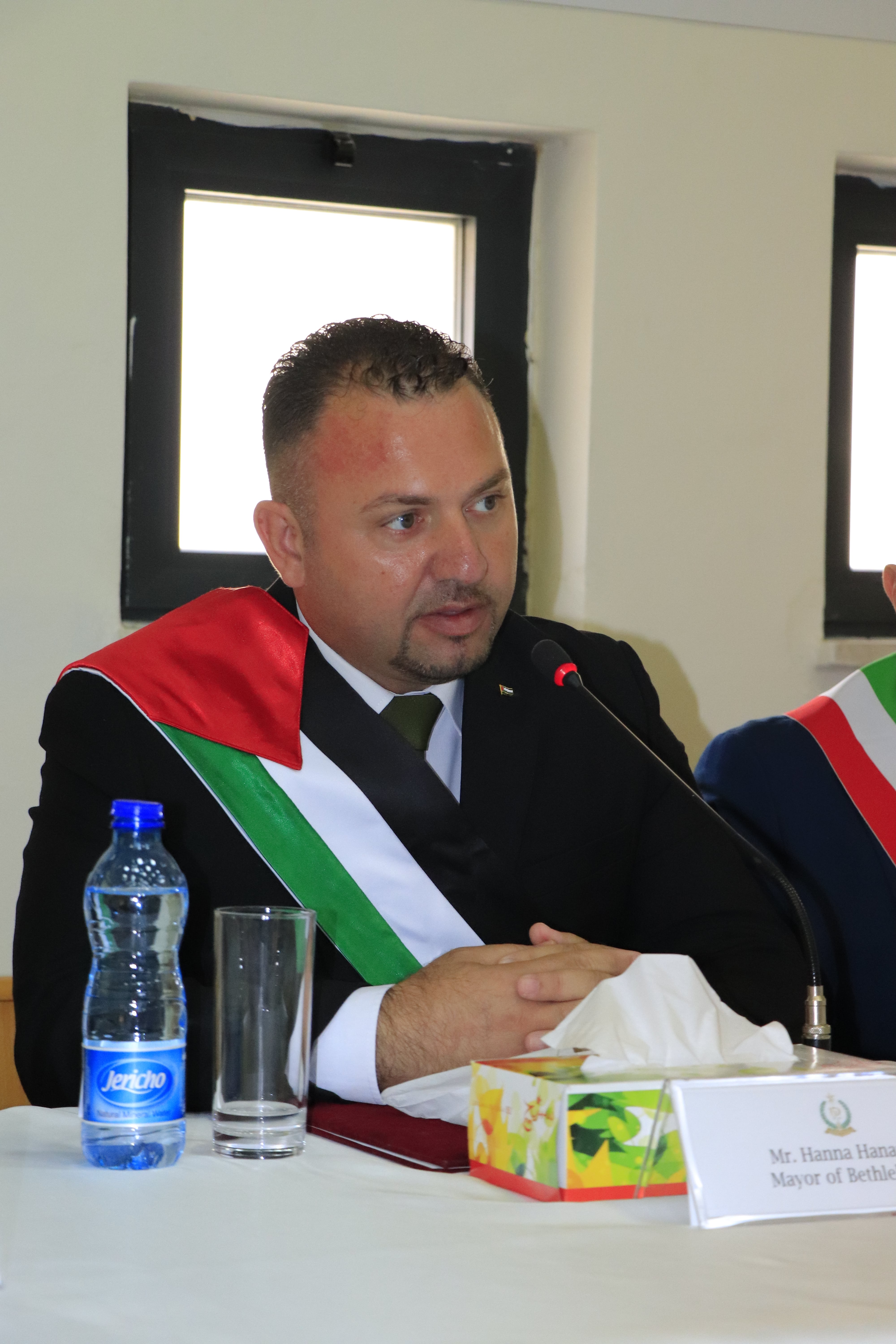 بلديات بيت لحم وغريتشو وآسيزي يحتفلون بتوقيع وثيقة إعلان تمسكهم بمبادئ وقيم السلام واتفاقيتان توأمة بين مؤسسات مدينة بيت لحم وغريتشو