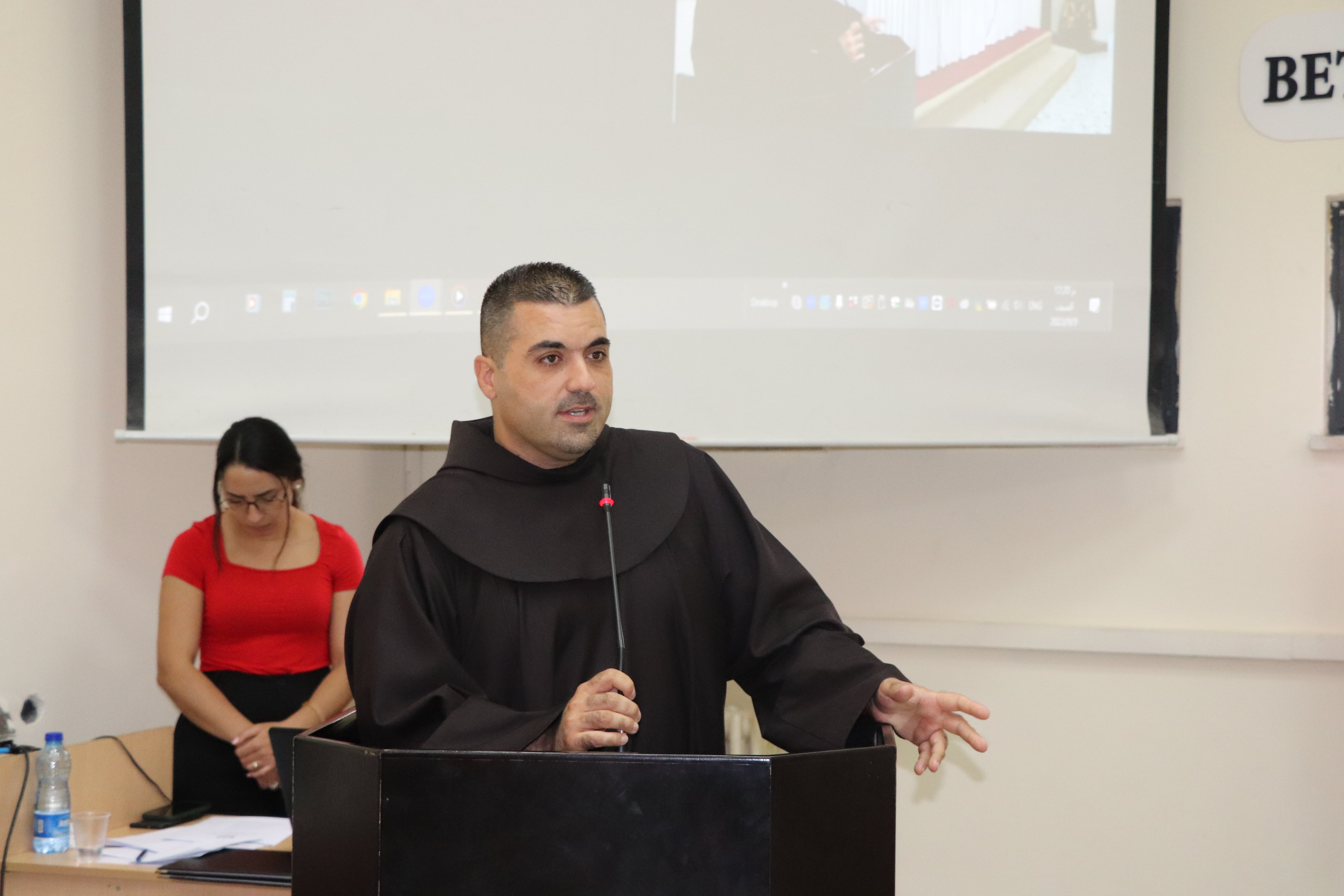 بلديات بيت لحم وغريتشو وآسيزي يحتفلون بتوقيع وثيقة إعلان تمسكهم بمبادئ وقيم السلام واتفاقيتان توأمة بين مؤسسات مدينة بيت لحم وغريتشو