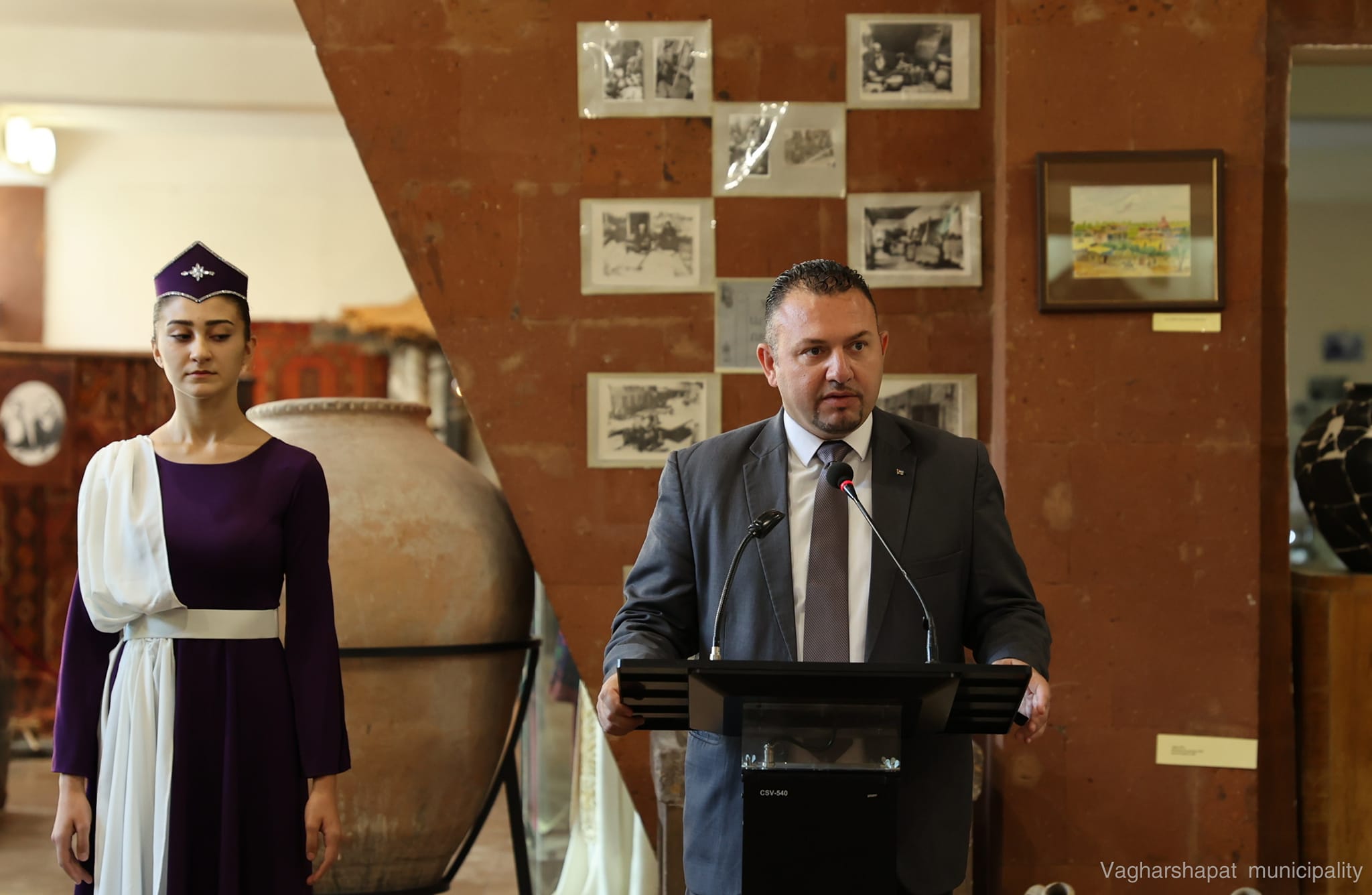 بلدية بيت لحم وبلدية فاغارشابات الأرمنية توقعان اتفاقية توأمة 