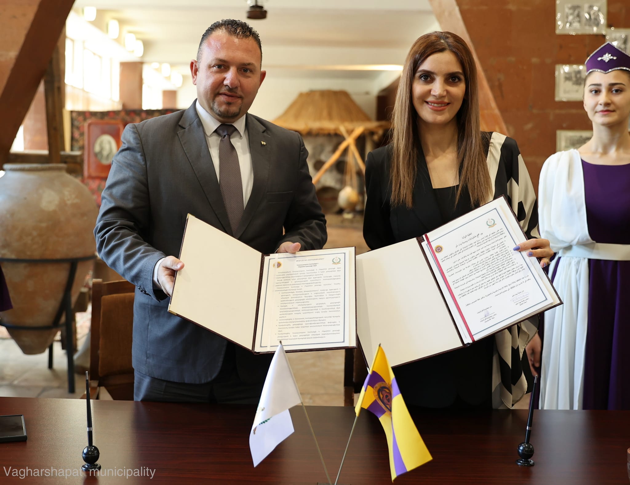 بلدية بيت لحم وبلدية فاغارشابات الأرمنية توقعان اتفاقية توأمة 