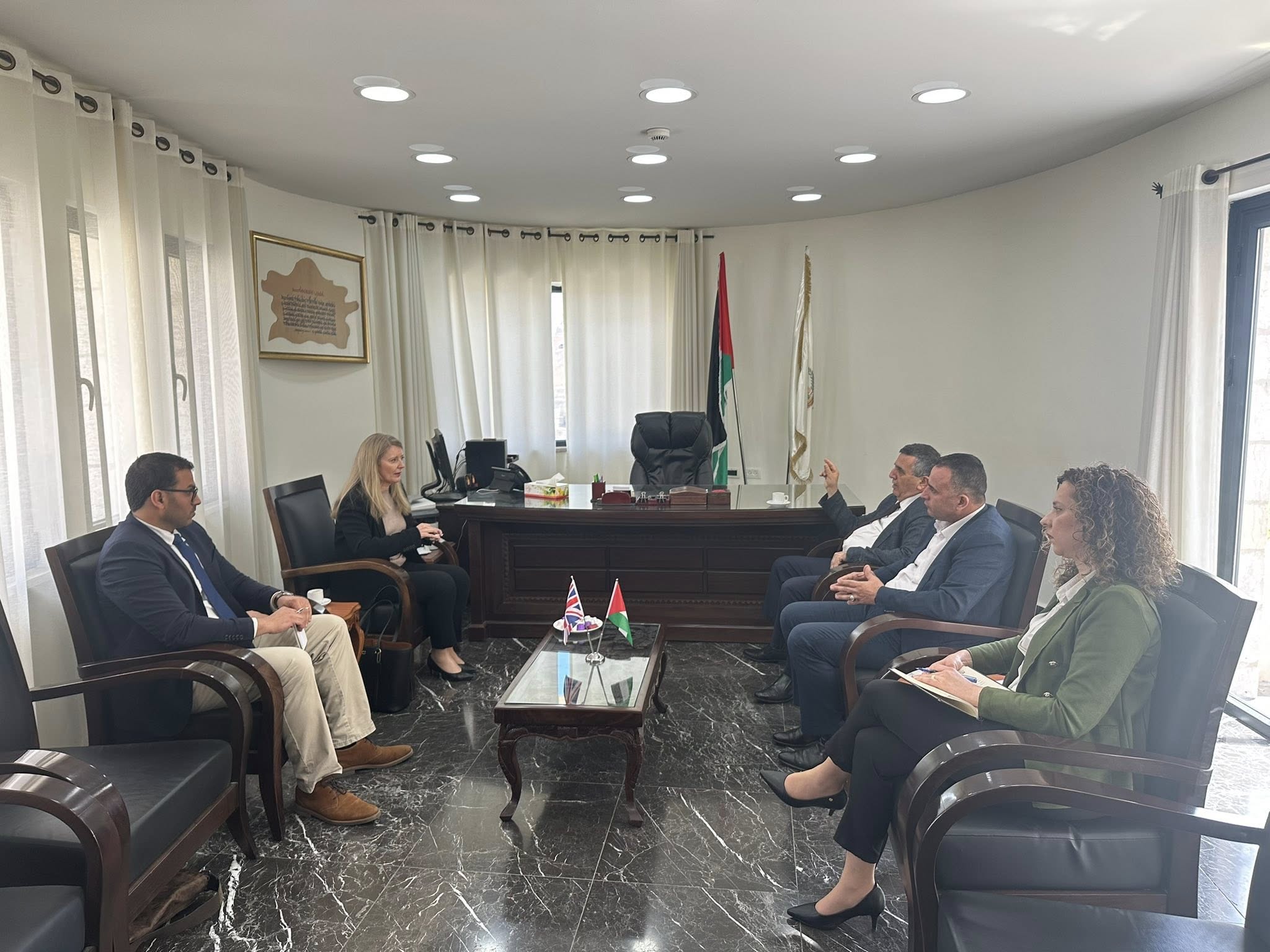 في لقاء مع القنصل البريطاني: سلمان يؤكد صمود الفلسطينيين رغم التحديات المتصاعدة