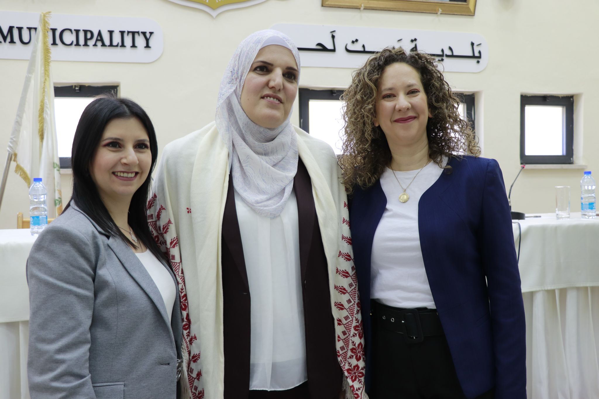 بلدية بيت لحم تحتفل بإنجازات المهندسة أروى أبو الهيجاء وتعلن استقبال المدير الجديد للحكم المحلي سليمان أبو مفرح