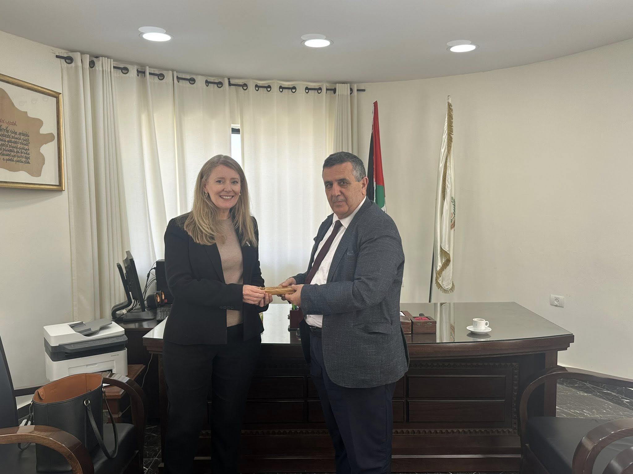 في لقاء مع القنصل البريطاني: سلمان يؤكد صمود الفلسطينيين رغم التحديات المتصاعدة