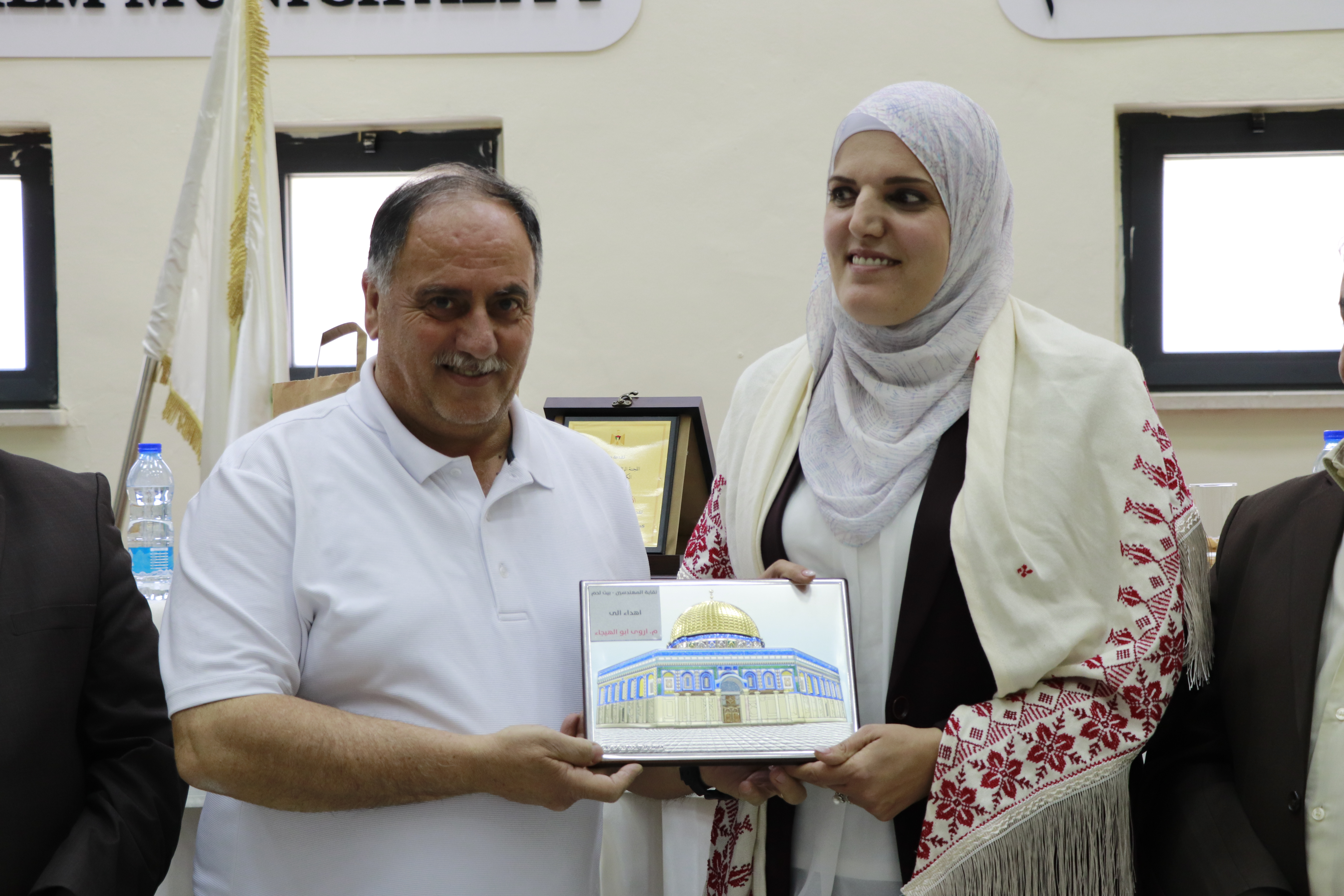 بلدية بيت لحم تحتفل بإنجازات المهندسة أروى أبو الهيجاء وتعلن استقبال المدير الجديد للحكم المحلي سليمان أبو مفرح